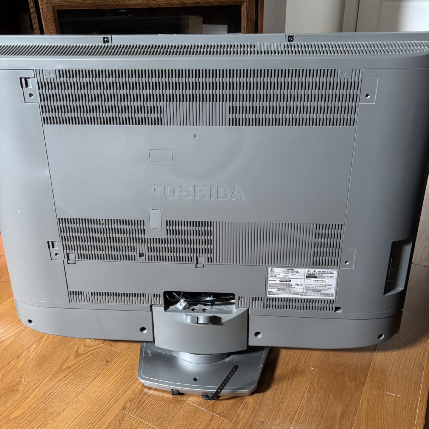 Toshiba Television Receiver - 37HL95 - October 2005 - photo 2