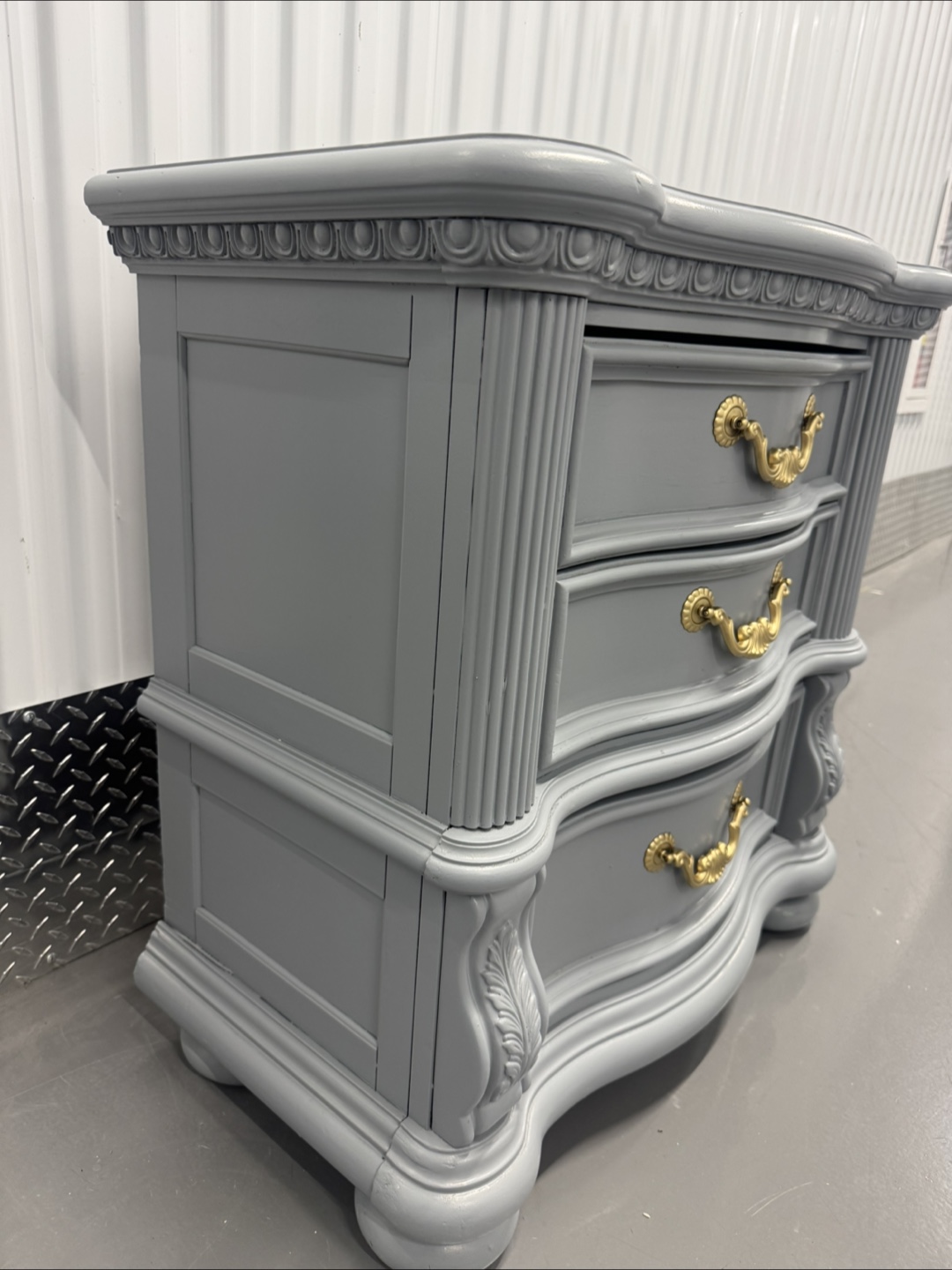 Free delivery Nightstand with Gold Hardware - photo 2