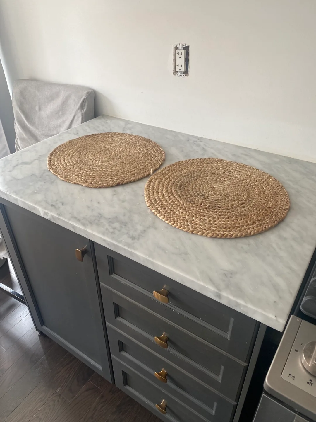 Set of Two Round Jute Placemats thumbnail