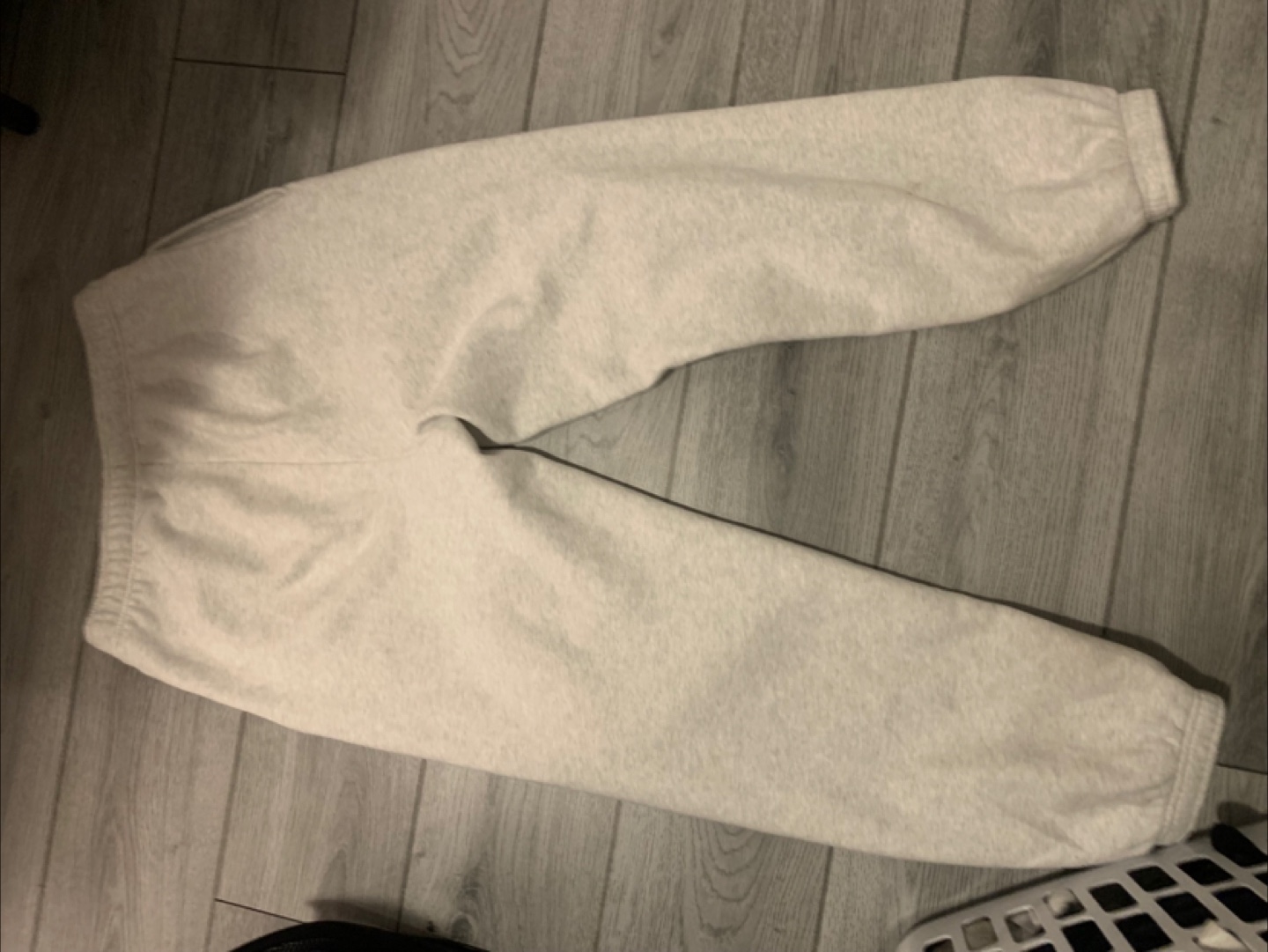 aritizia mega fit light grey sweats - photo 3