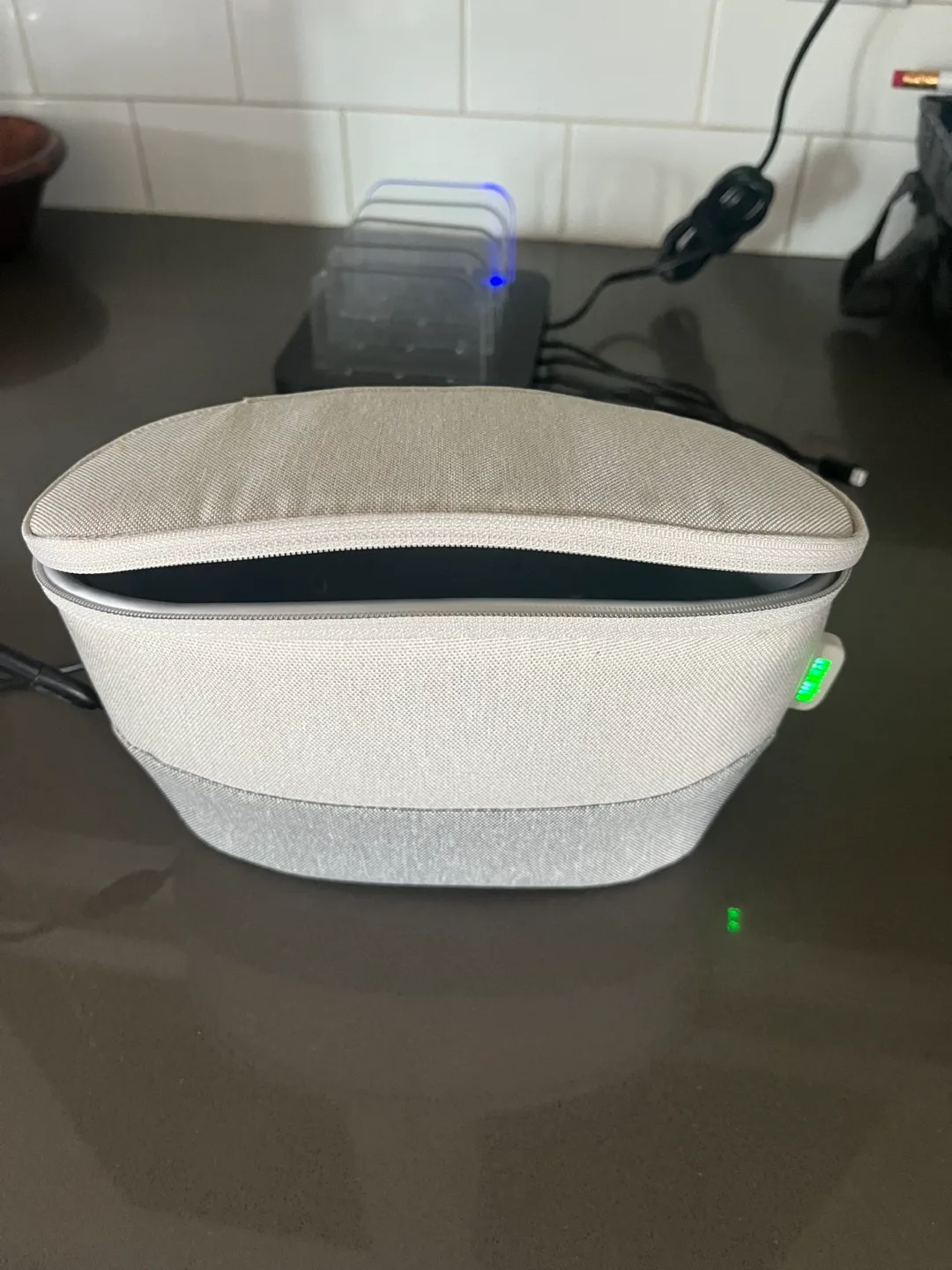 Homedics UV-Clean Portable Sanitizer Bag image indicator(2)