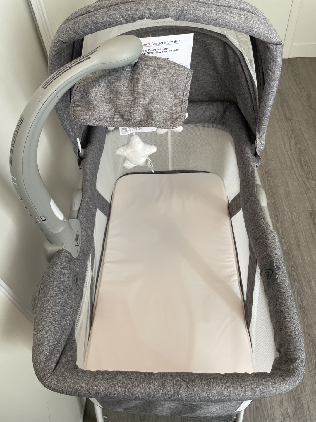 Baby Bassinet with Mobile and Storage - photo 4