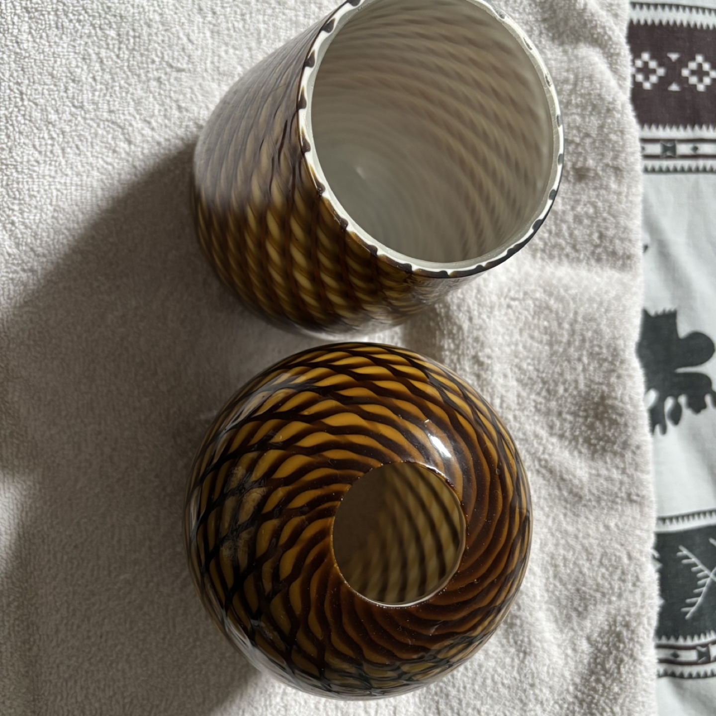 Set of two brown and beige glass lamp shades - photo 4