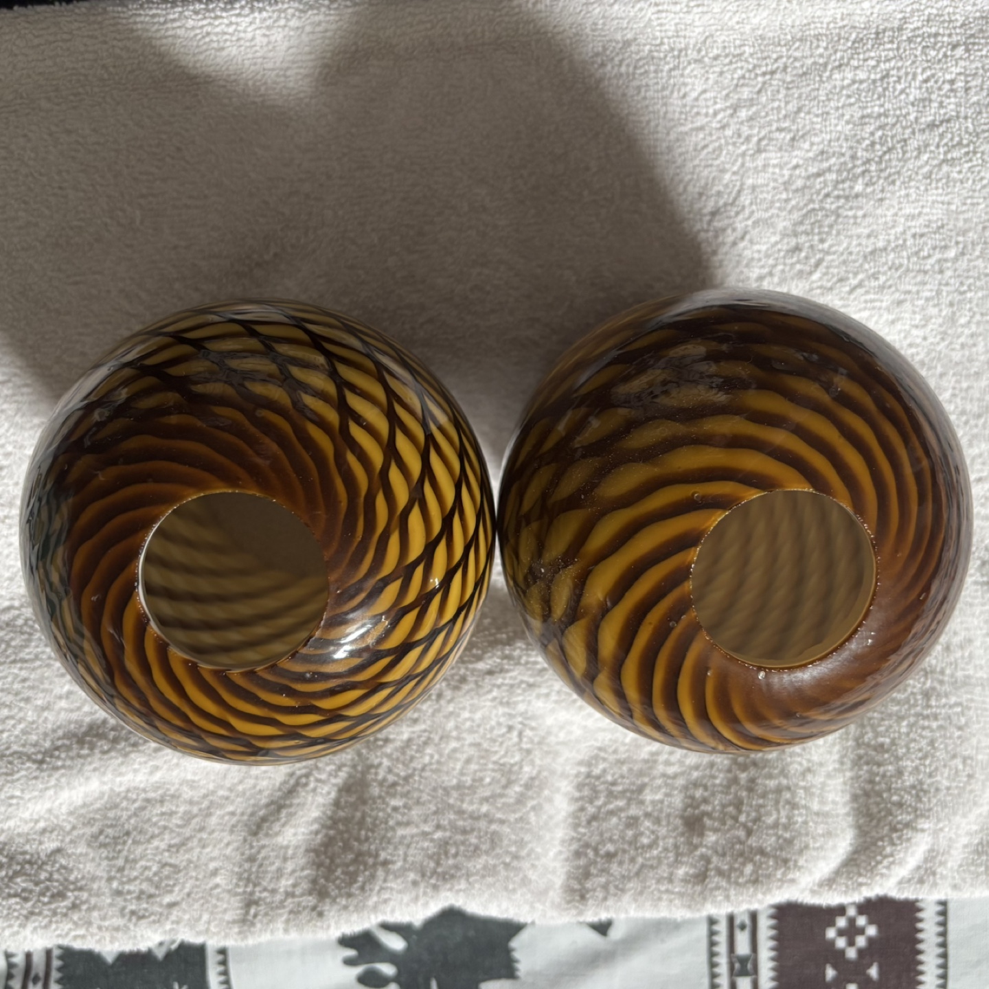 Set of two brown and beige glass lamp shades - photo 3