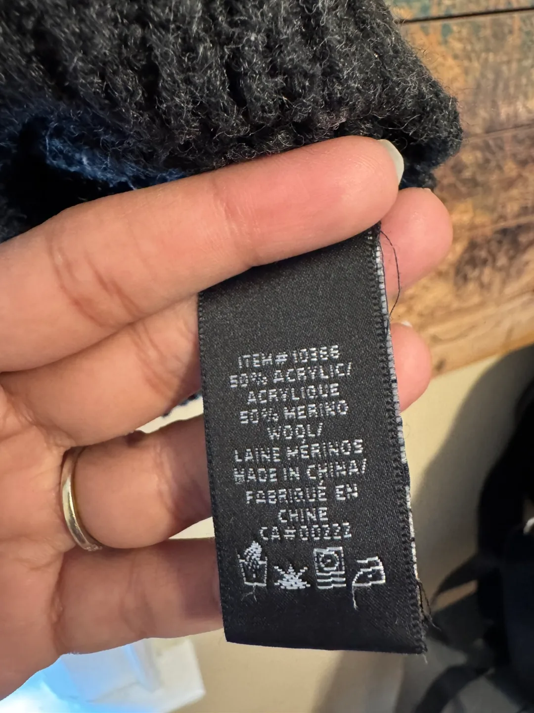 Attitude Men's Medium Merino Wool Blend Sweater image indicator(4)