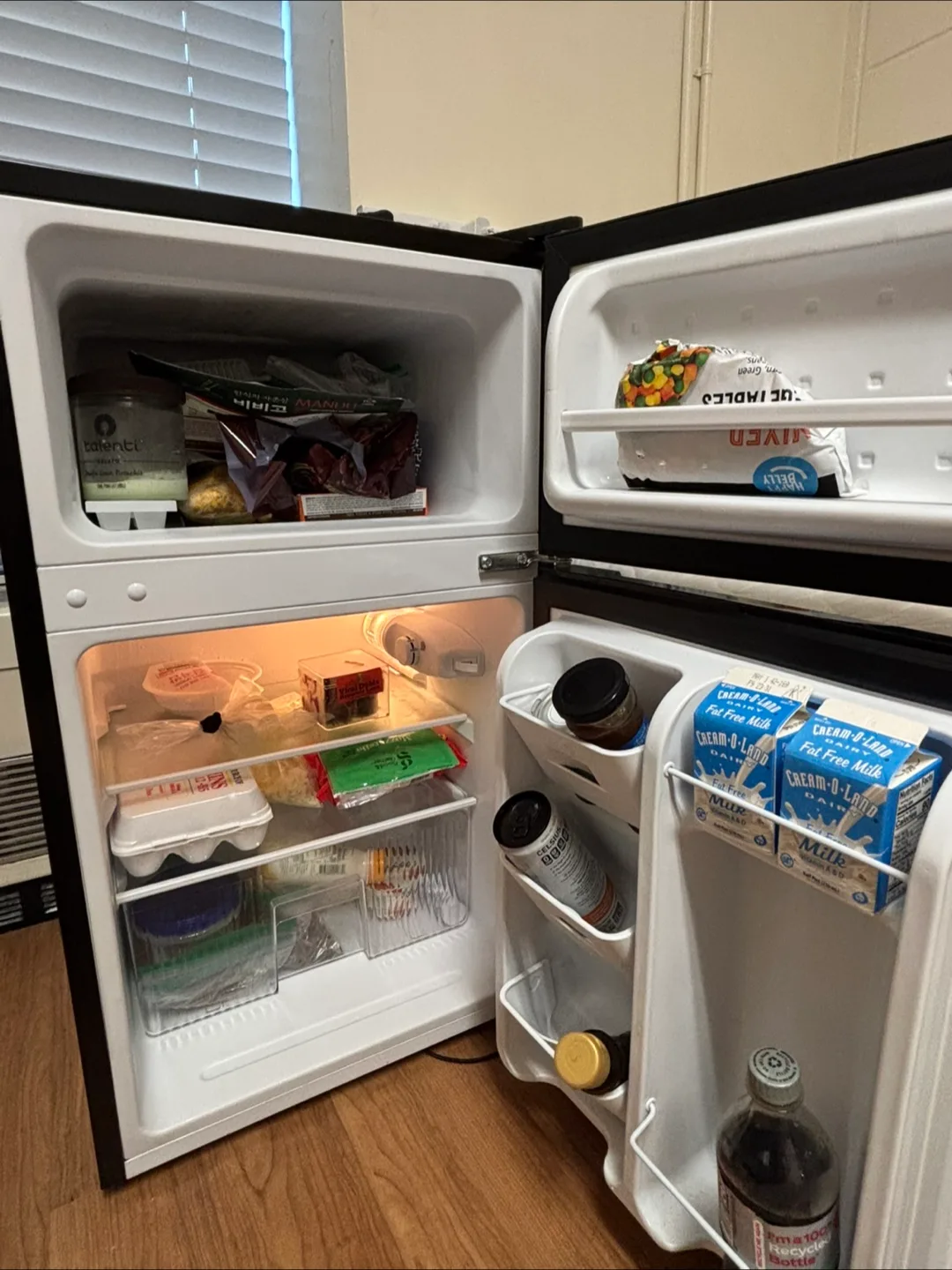 Arctic King 3.2 Cu Ft Mini Fridge with Freezer (+Microwave) image indicator(6)