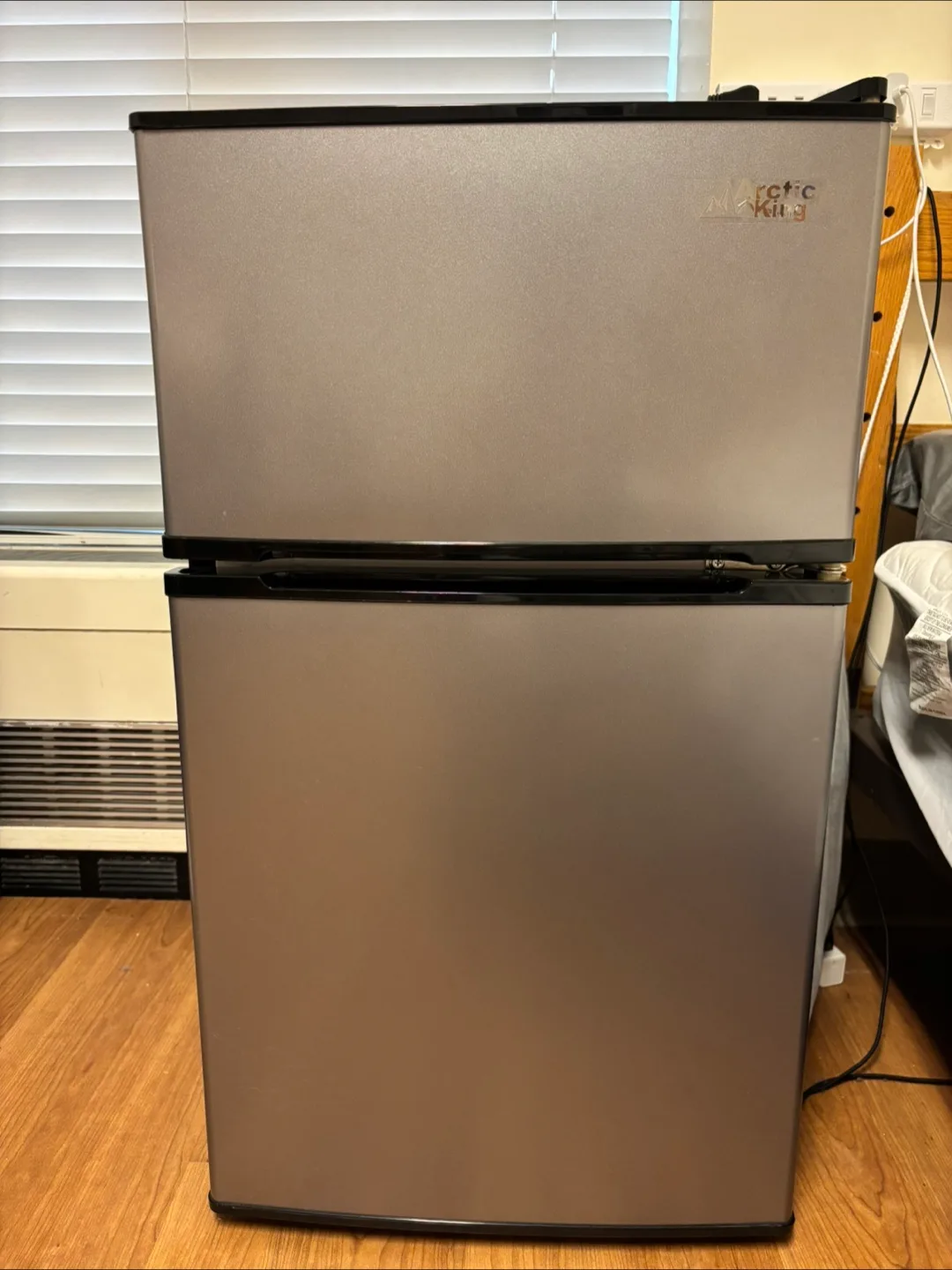 Arctic King 3.2 Cu Ft Mini Fridge with Freezer (+Microwave) image indicator(5)