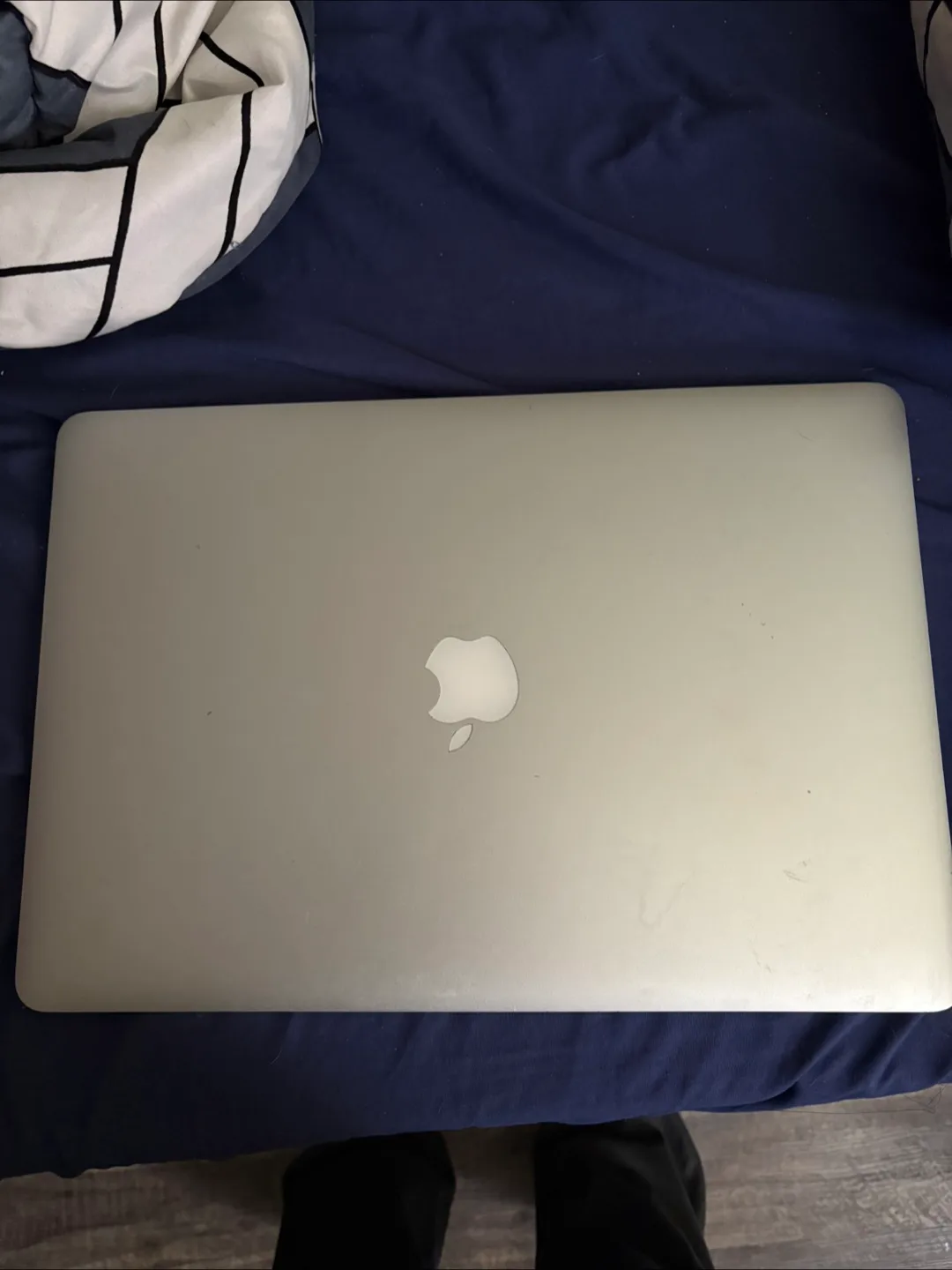 MacBook Pro 15-inch, Mid 2015 image indicator(2)