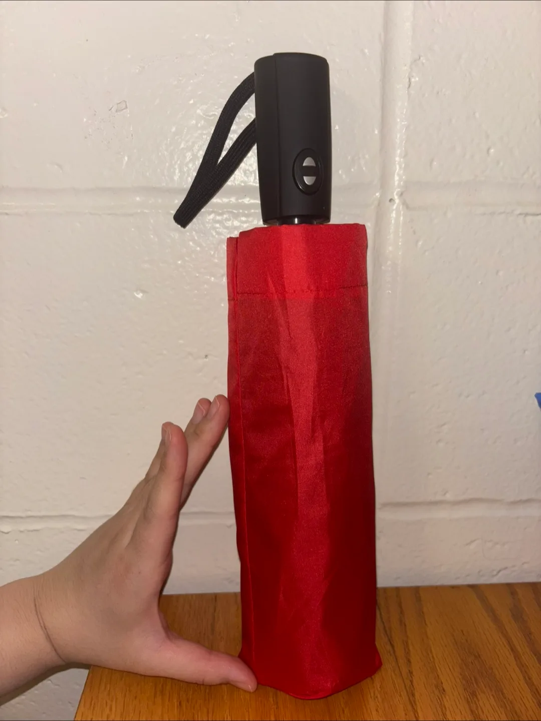 Compact Automatic Travel Umbrella, Red/Black image indicator(3)