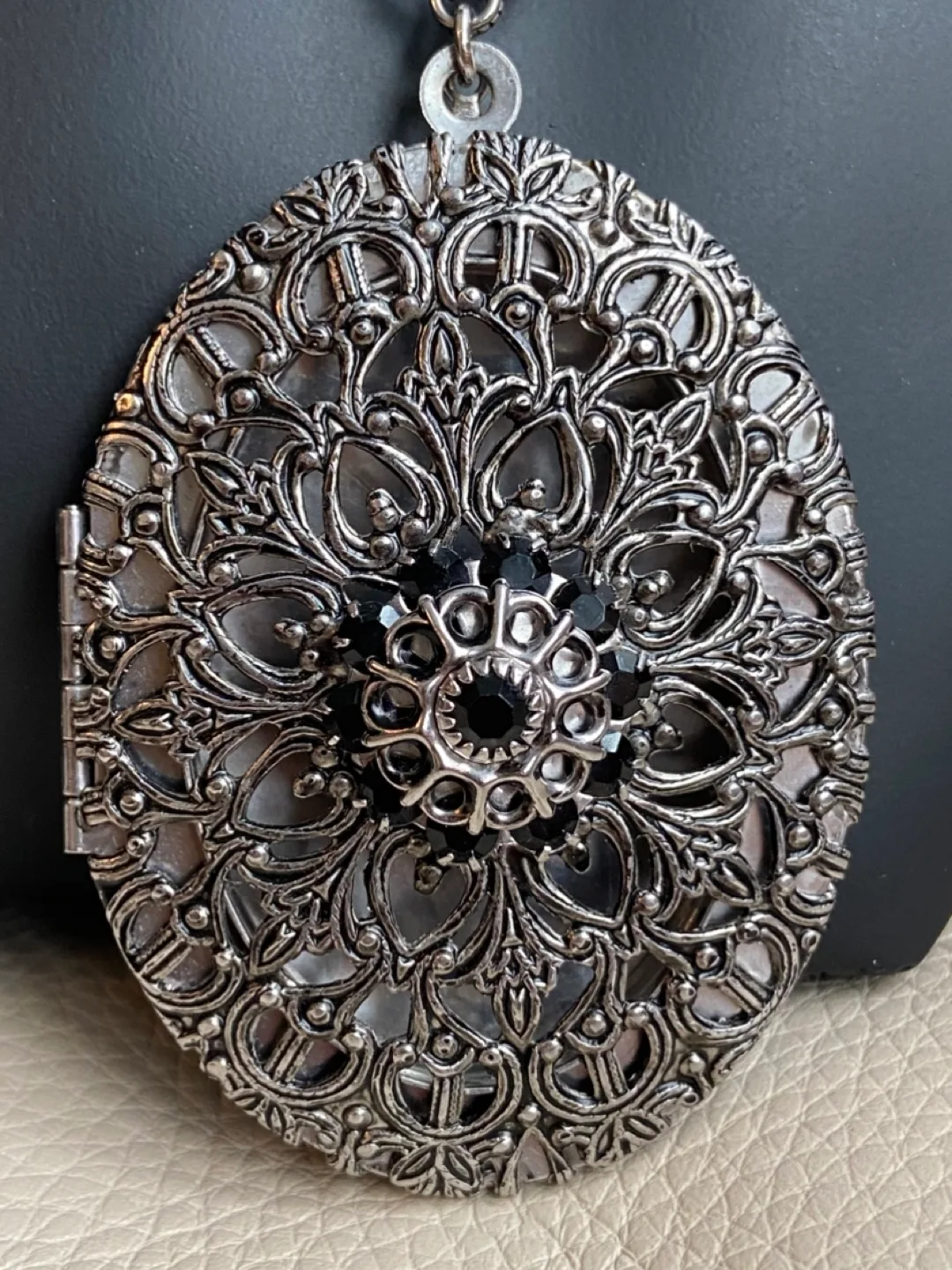 Gorgeous Silver Filigree Locket Necklace image indicator(3)