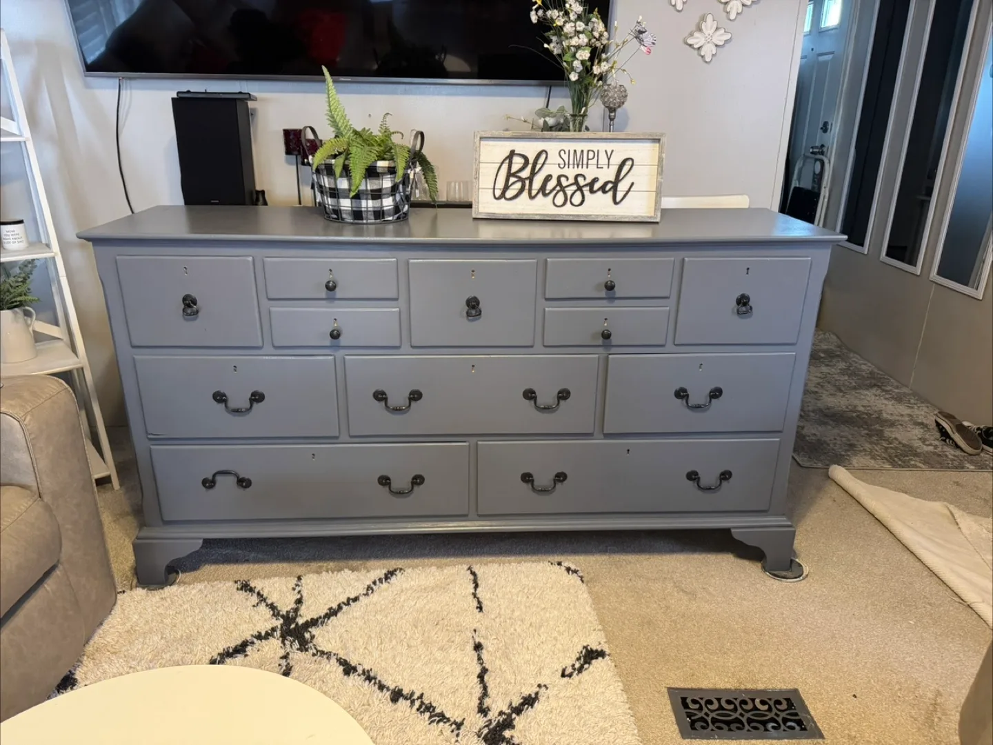 ✨BEAUTIFUL GRAY LONG AND TALL 12 DRAWER DRESSER✨✨ thumbnail