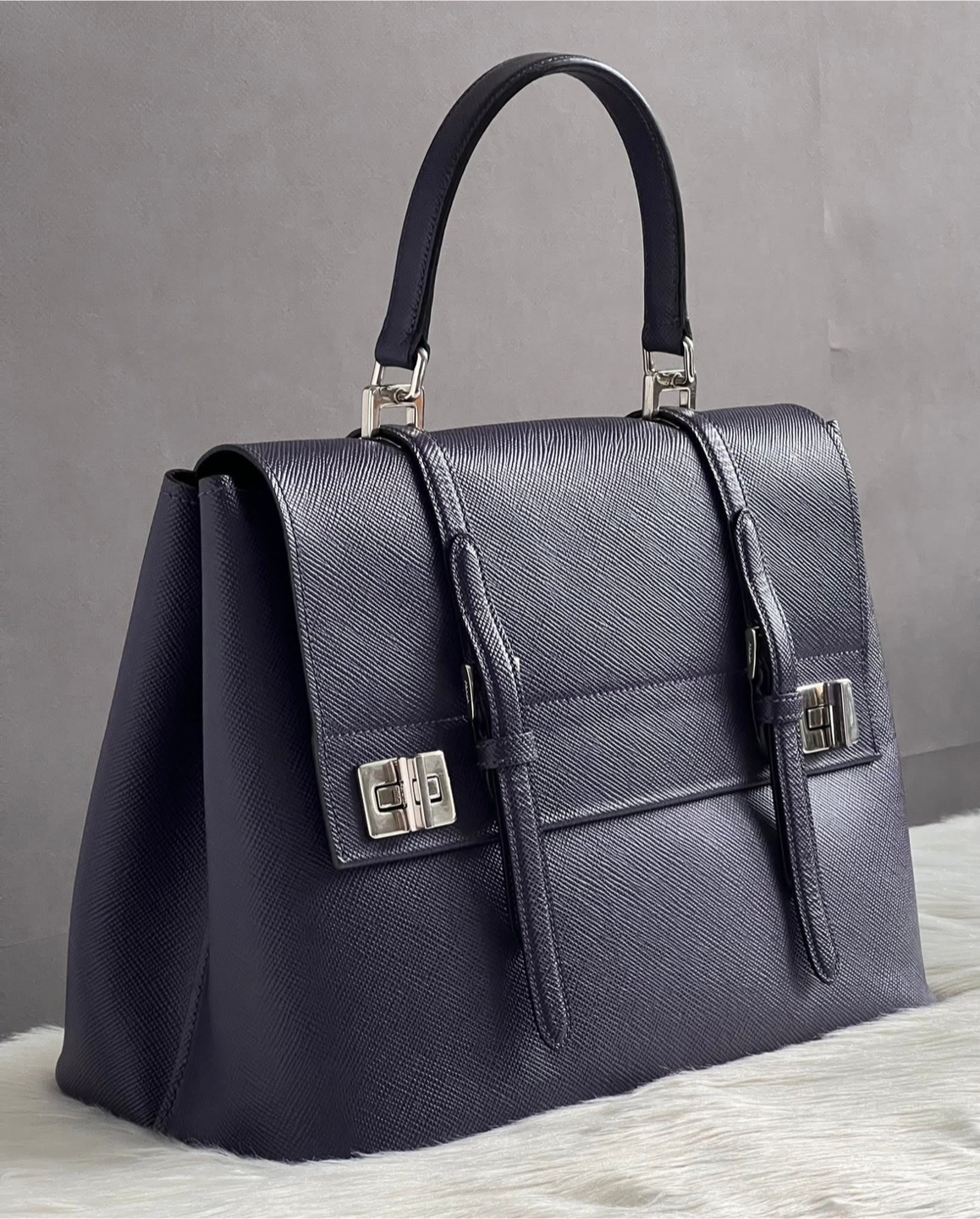 🎀 PRE-LOVED 🎀 Prada Saffiano Lux Double Turn-Lock Satchel - photo 4
