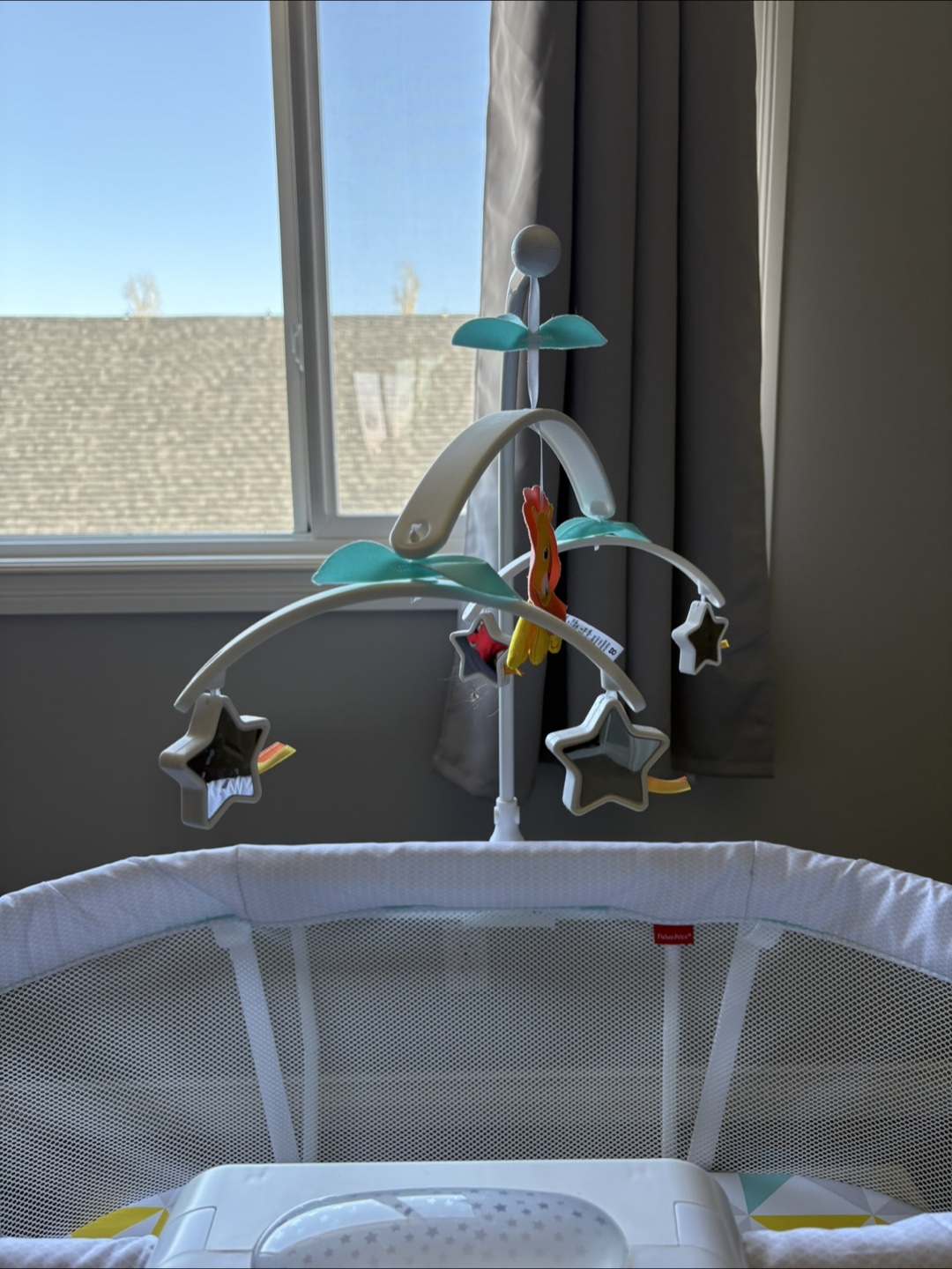 Fisher-Price Soothing Motions Bassinet with Mobile - photo 4