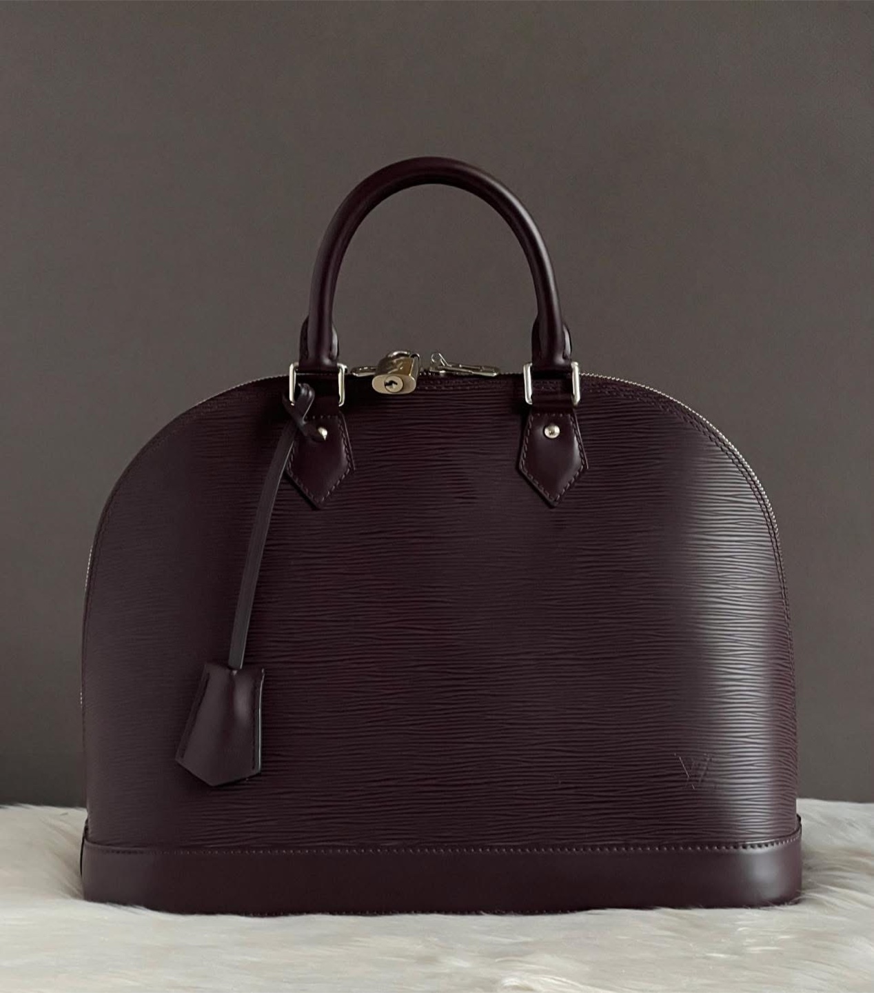 🎀 PRE-LOVED 🎀 Louis Vuitton Alma MM In Epi Leather - photo 2