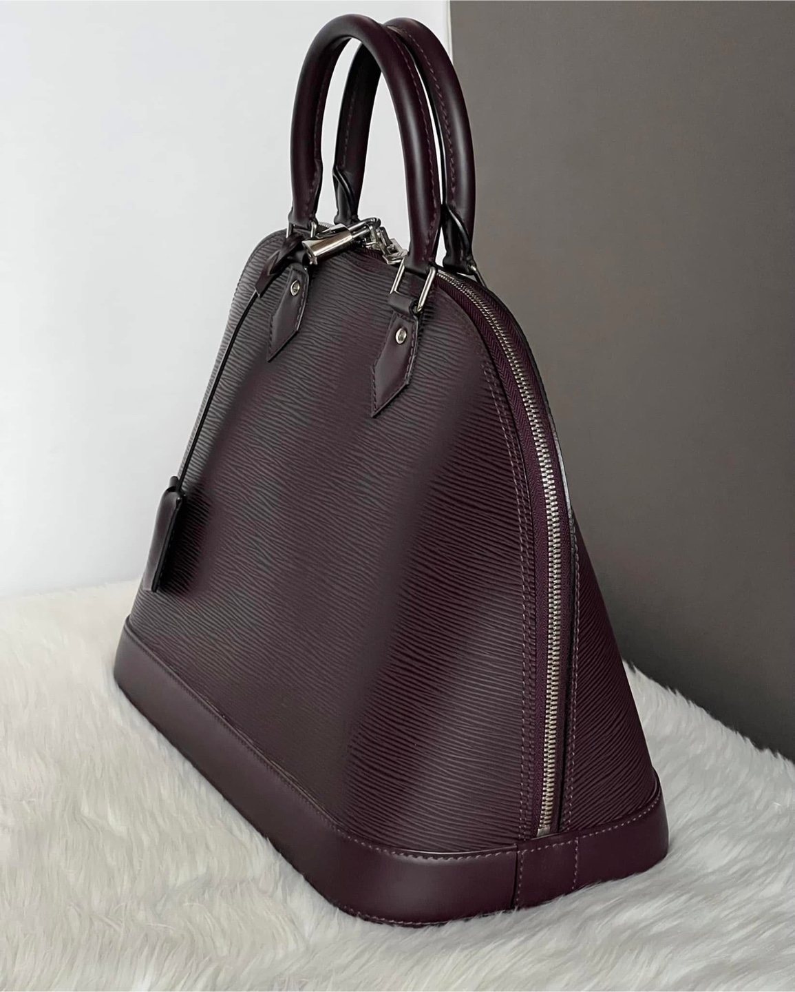 🎀 PRE-LOVED 🎀 Louis Vuitton Alma MM In Epi Leather - photo 3