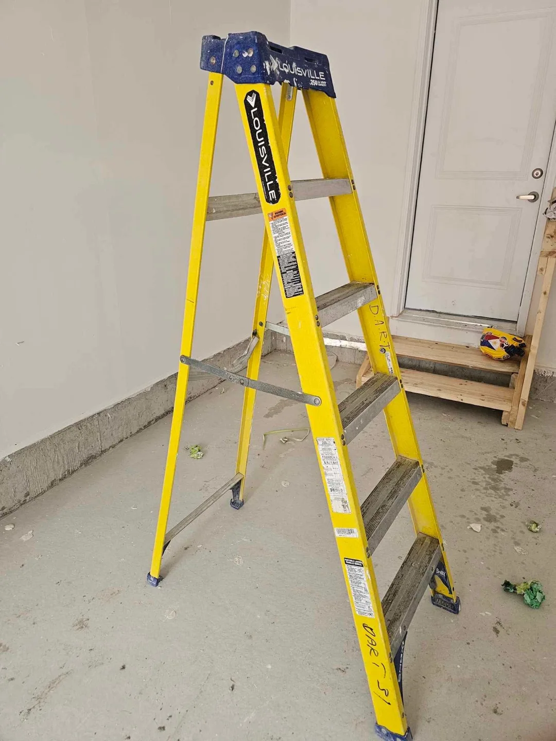 Louisville Ladder - 6ft Step Ladder thumbnail