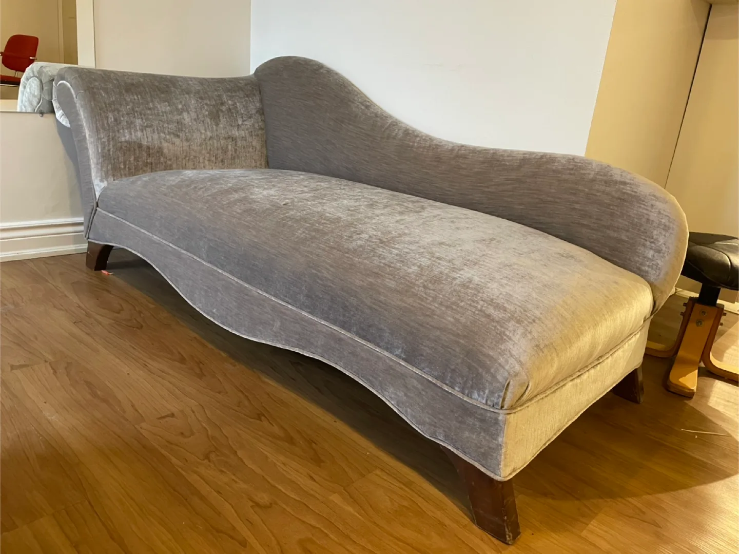 Elegant Grey Chaise image indicator(2)