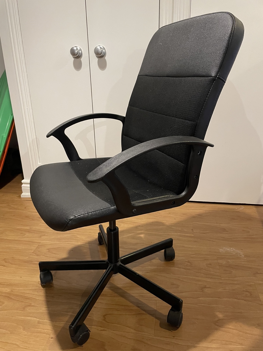Black Office Chair with Wheels - photo 2