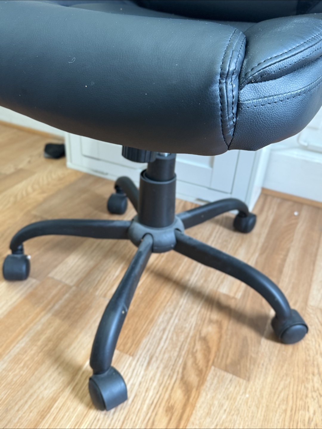 Black Leather Office Chair - photo 5