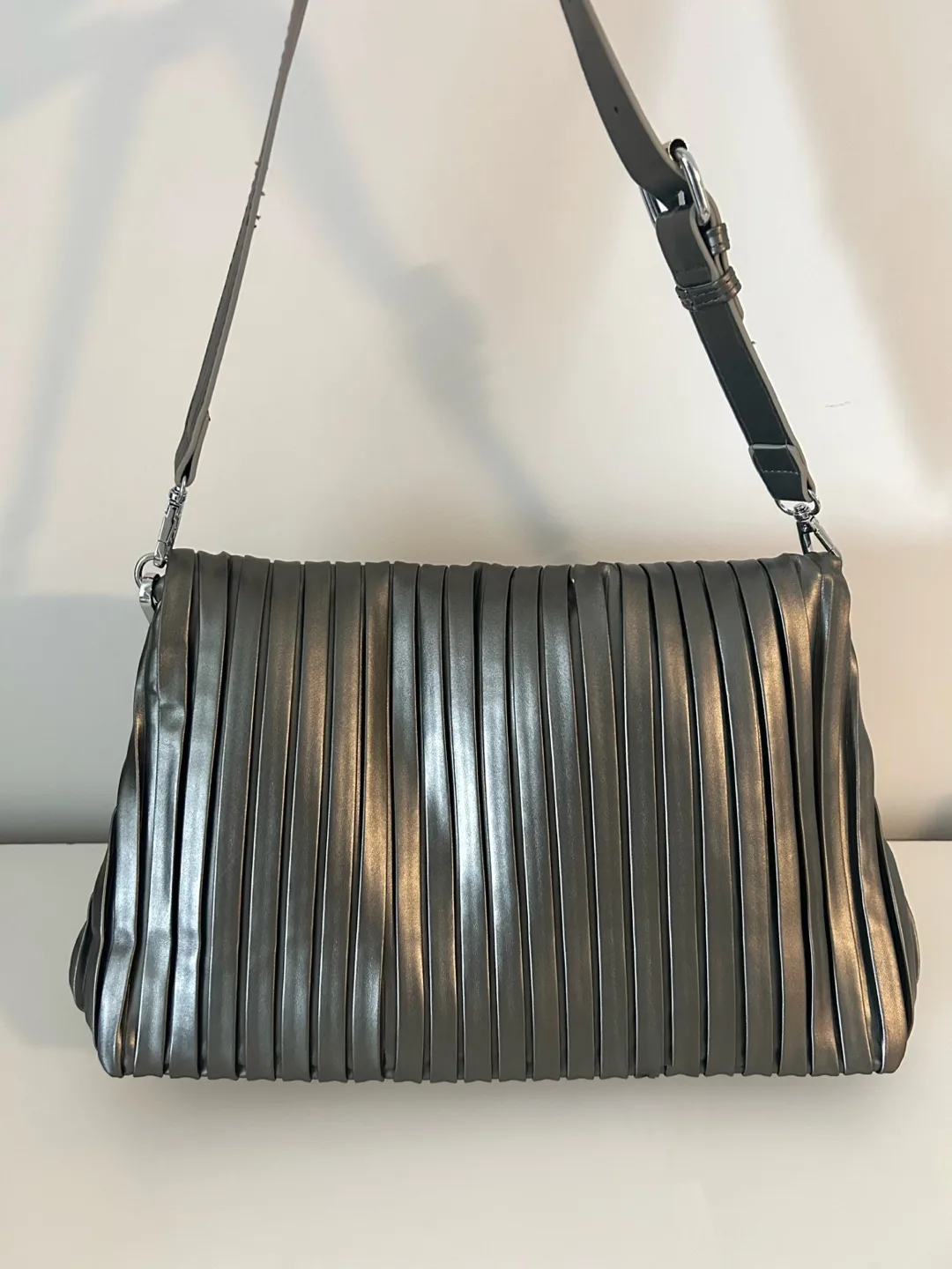 Unique Silver Grey Shoulder Bag image indicator(2)