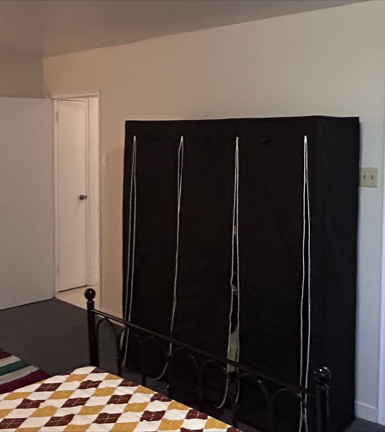Portable Clothes closet/wadrobe - photo 3