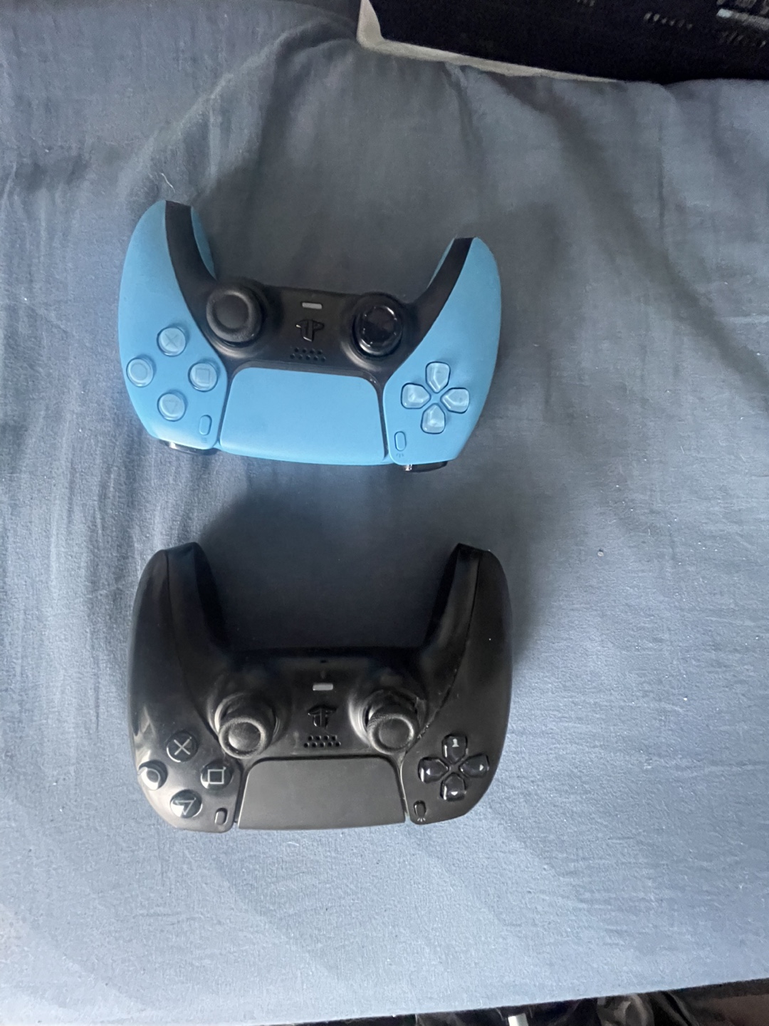 PS5 Digital Edition with 2 controllers - photo 3