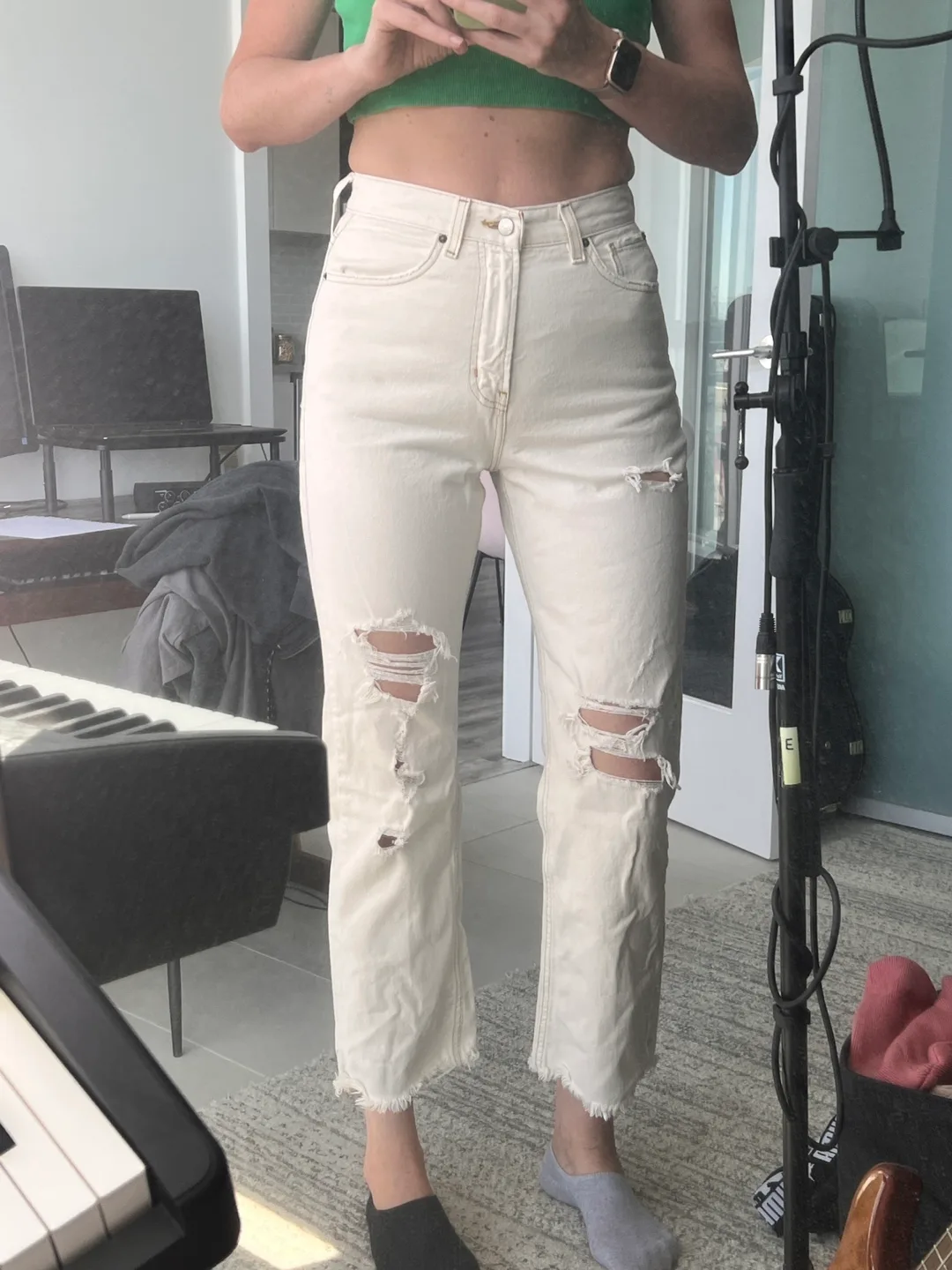 BDG Off-White Distressed Jeans Size 29 thumbnail