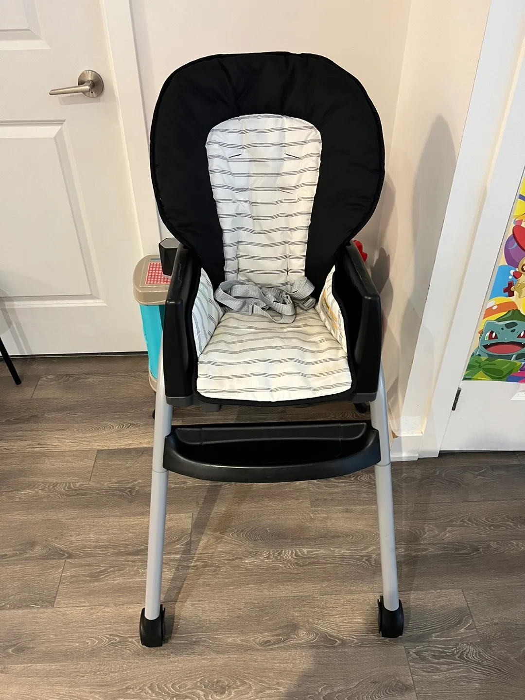Graco Highchair - Black and White image indicator(3)