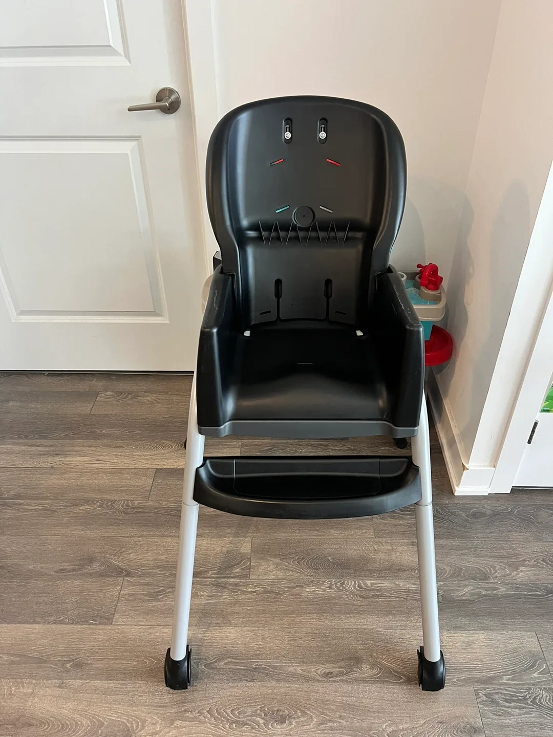 Graco Highchair - Black and White thumbnail