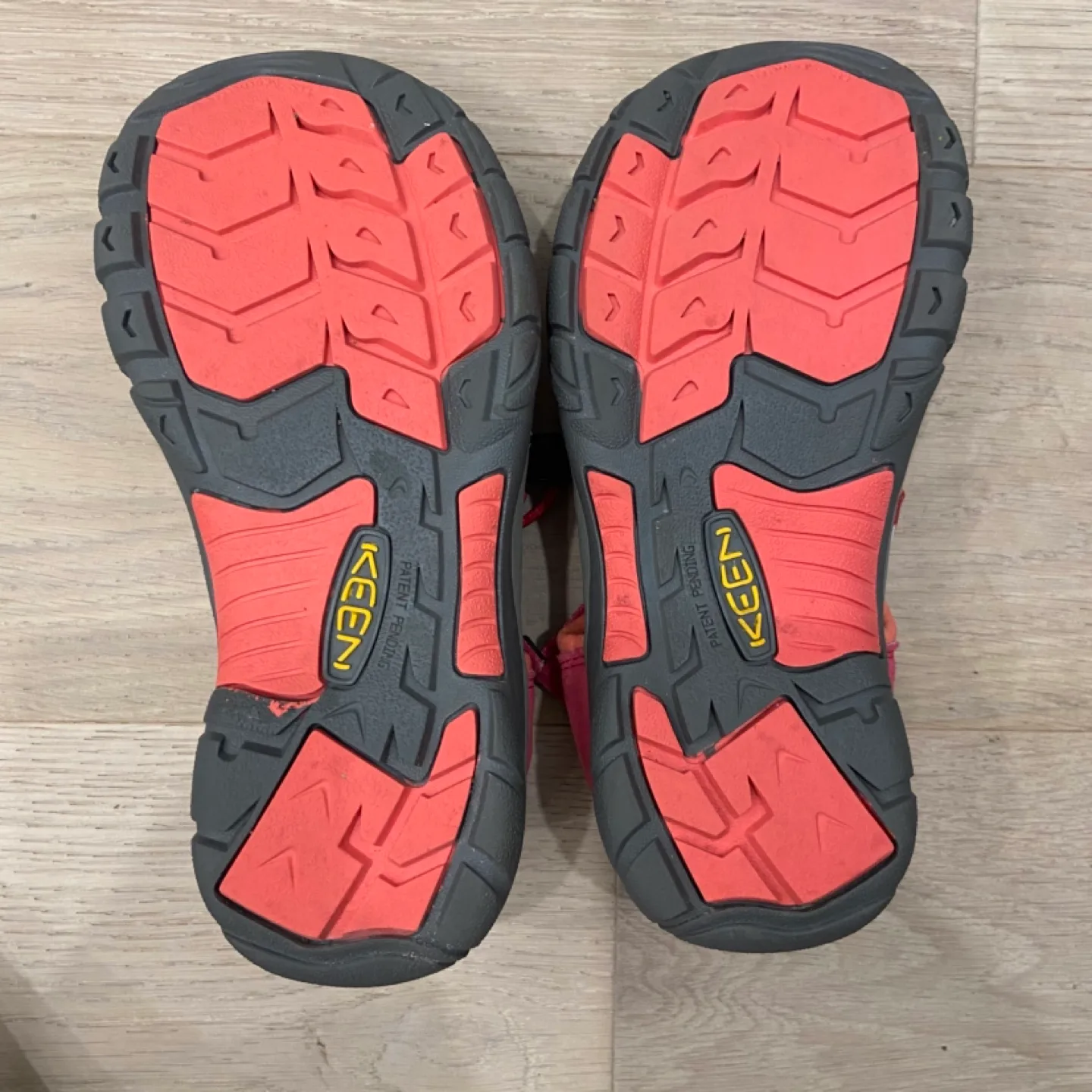 Size 4/37 kids keen sandals image indicator(5)