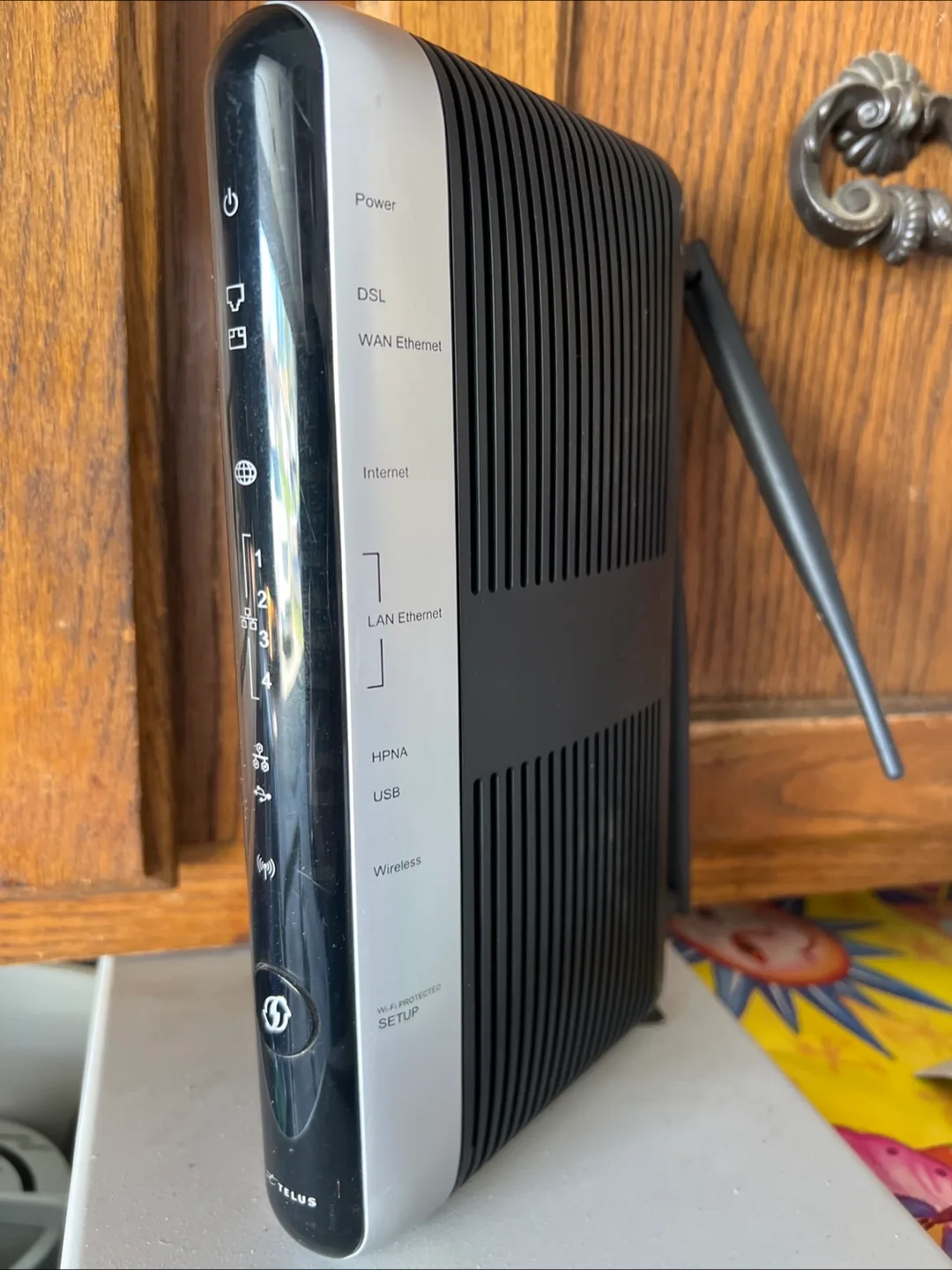 Telus Wireless Home Gateway Router thumbnail