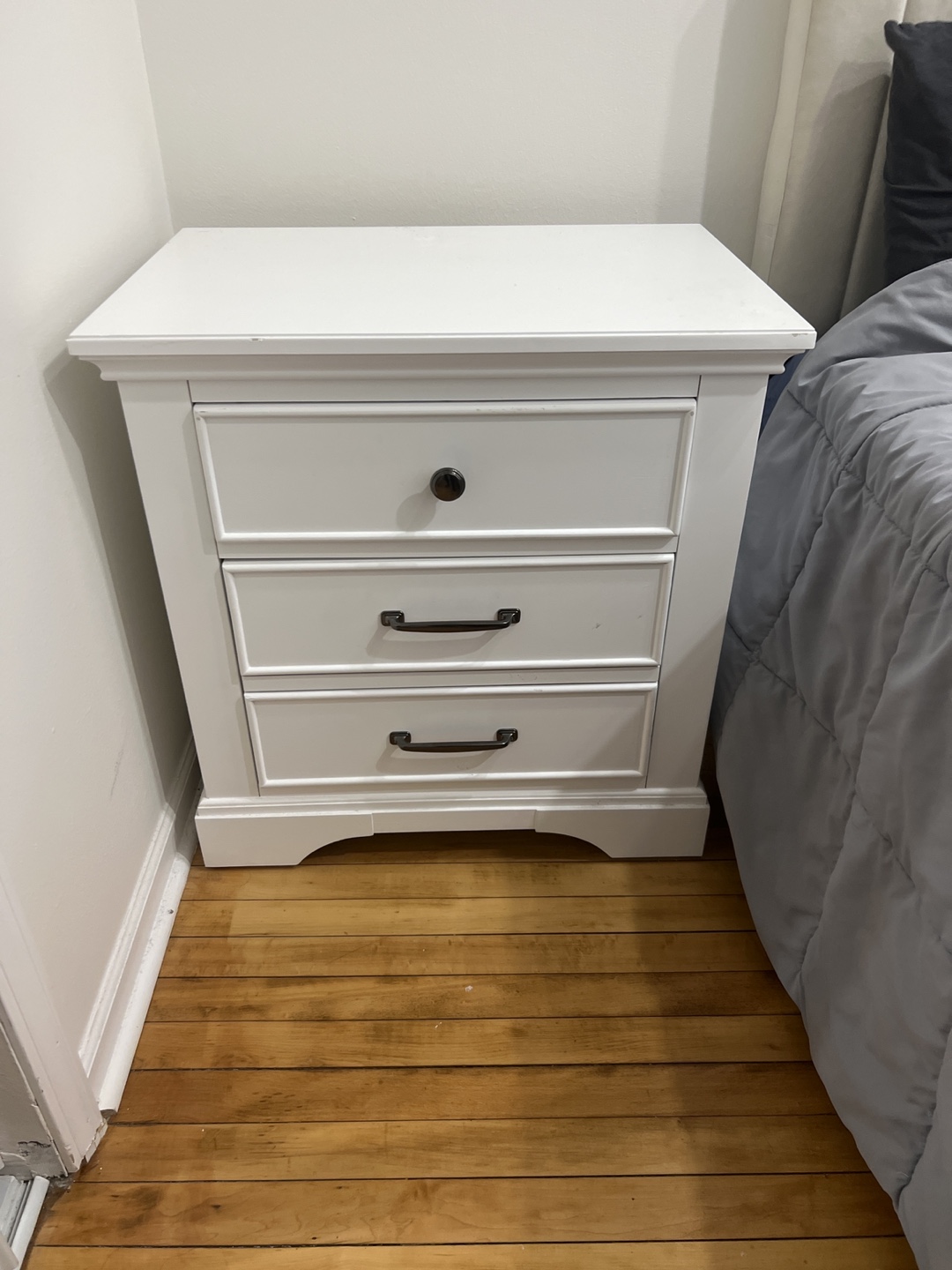 White 3-Drawer Nightstand