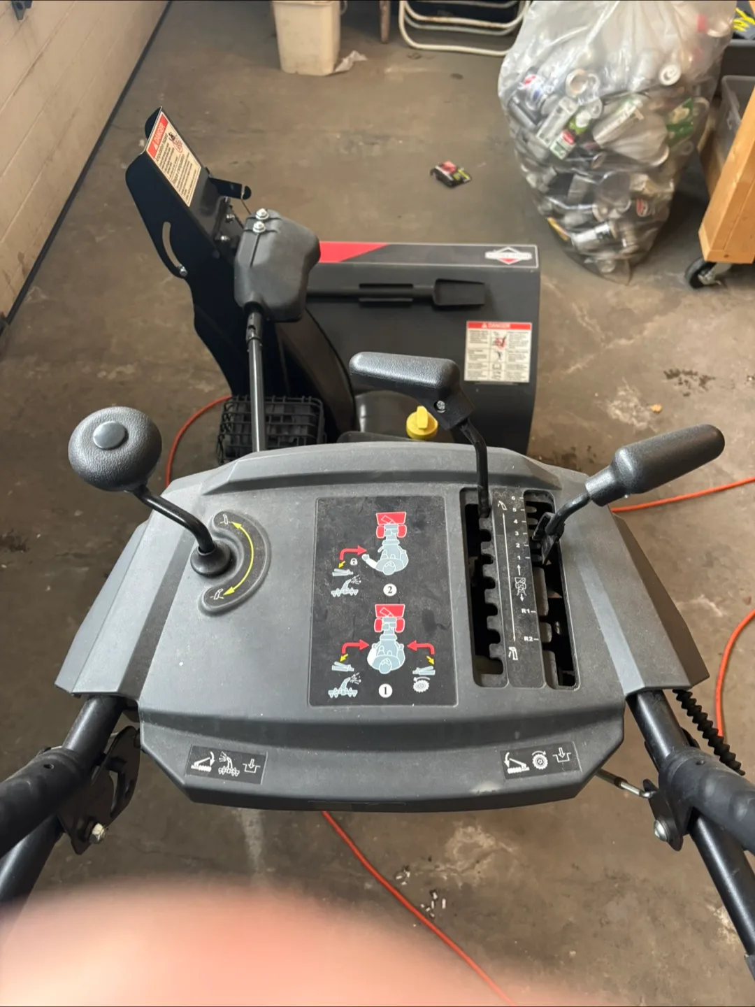 Briggs & Stratton 950 Series Snowblower - S1024 image indicator(2)