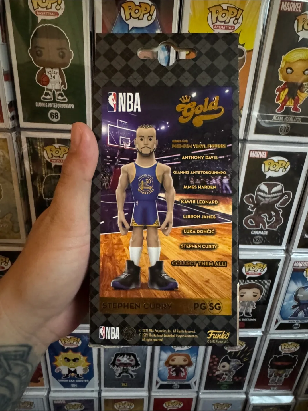 NBA Gold Stephen Curry Chase Premium Vinyl Figure image indicator(2)