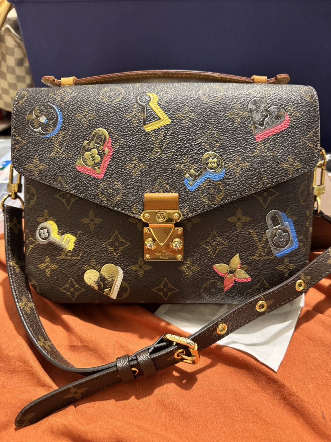 Louis Vuitton Monogram Pochette Métis Reverse Graffiti
