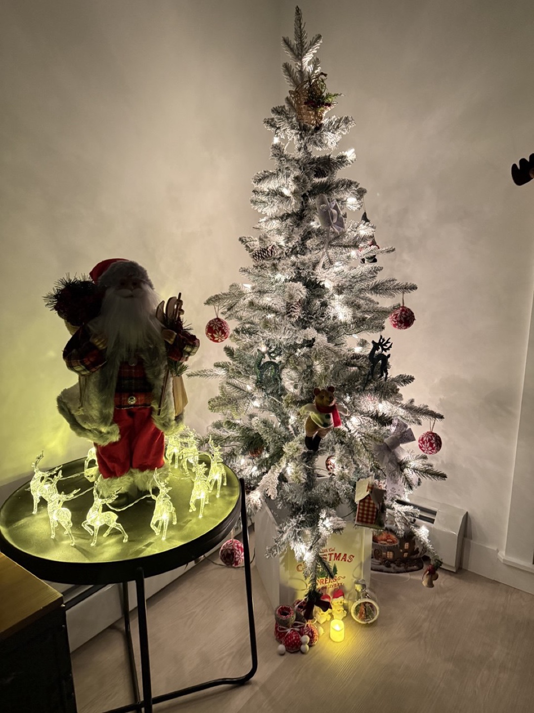 Christmas tree + Santa + decorations - photo 3