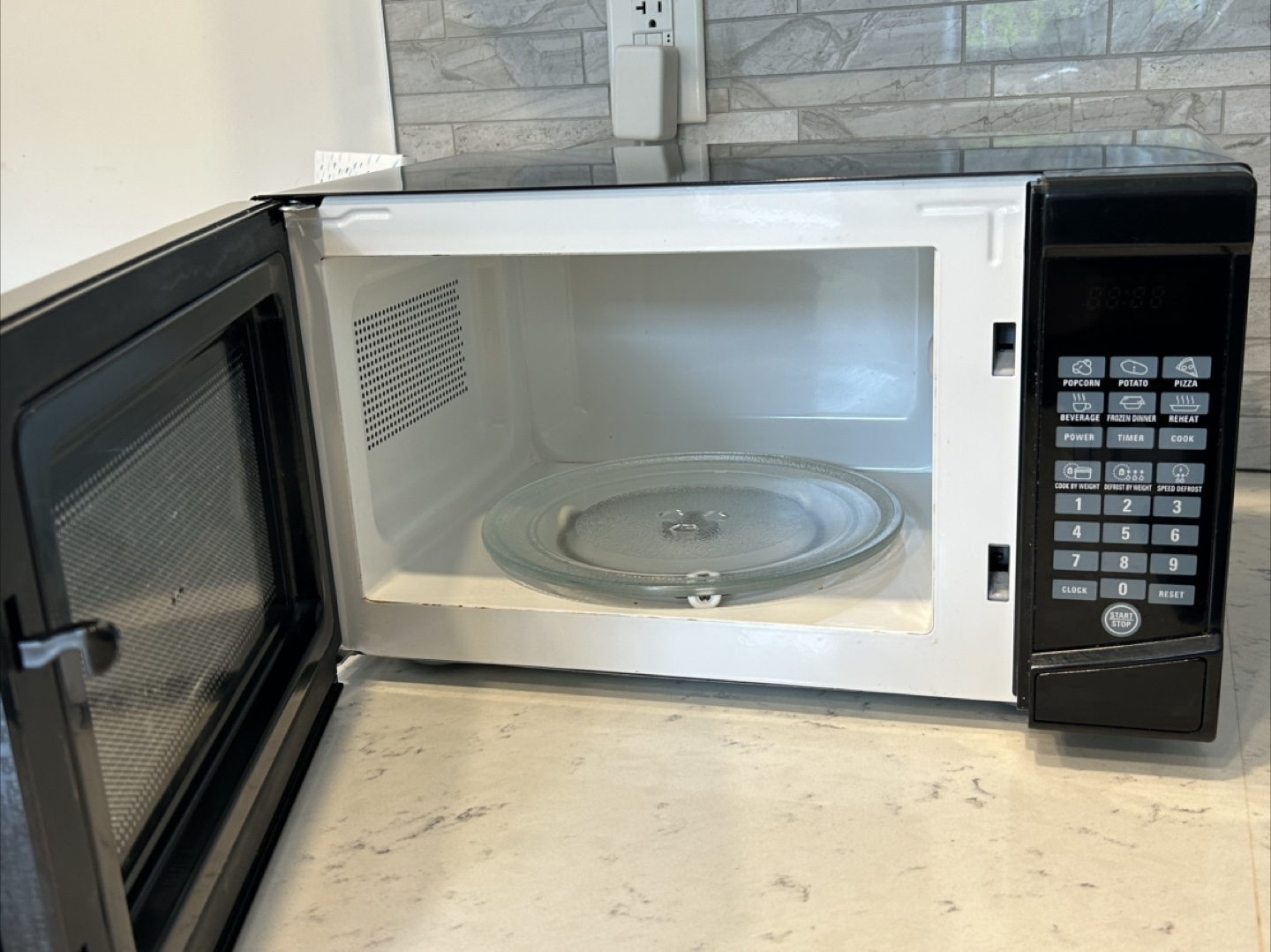 RCA 0.7 Cu. Ft. Microwave - photo 2