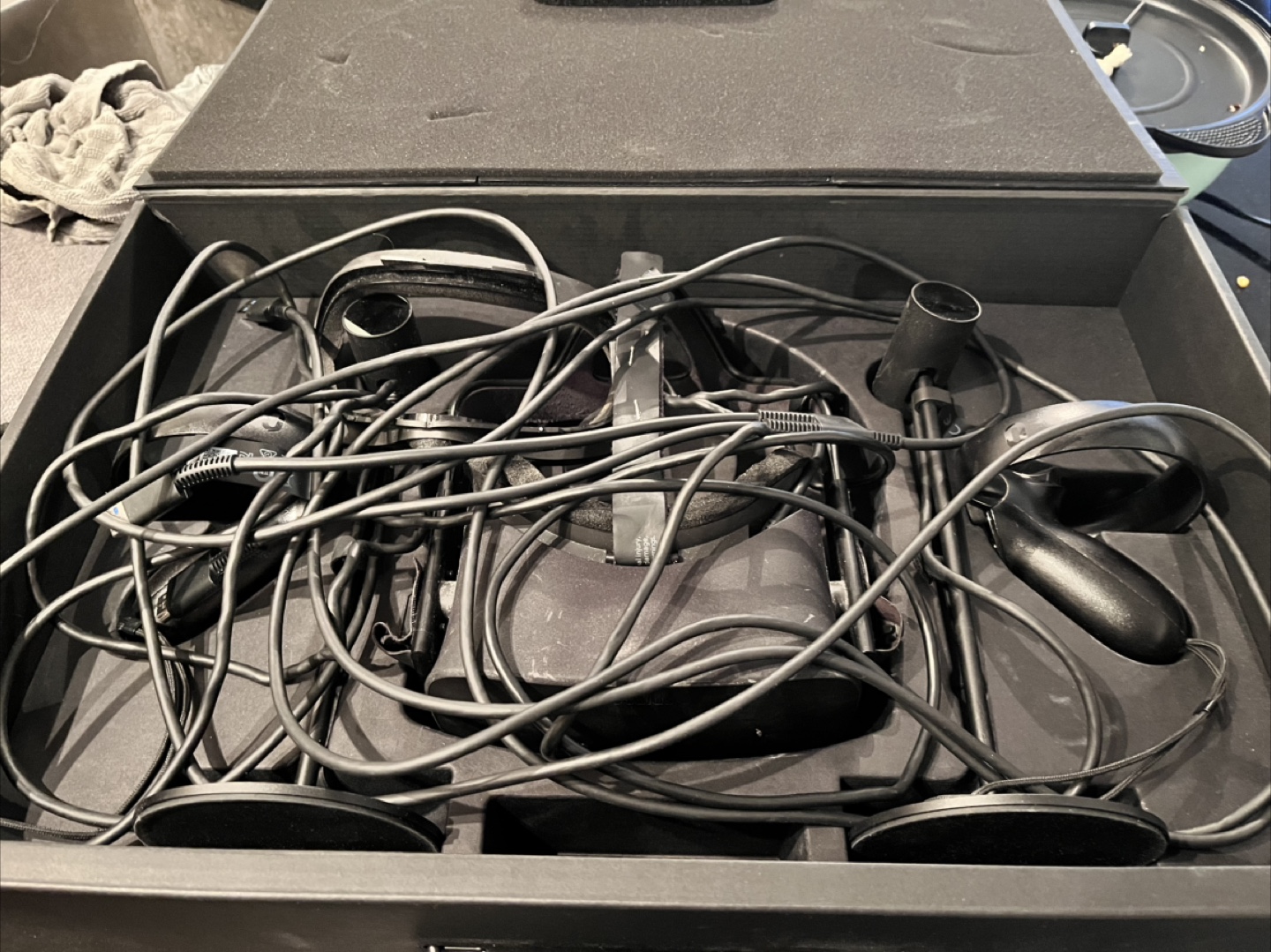 Oculus Rift VR Headset with Sensors and Controllers - photo 2