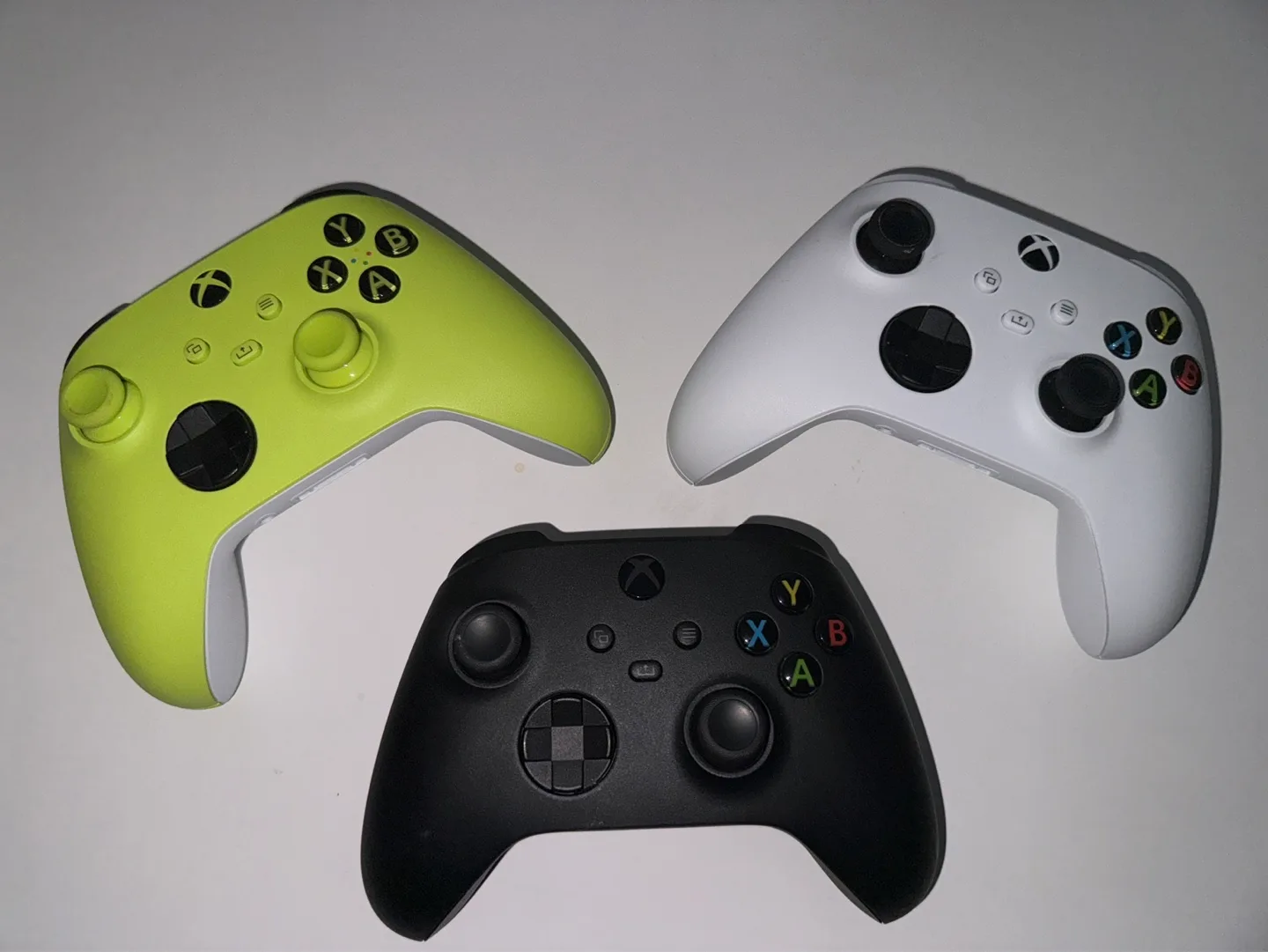 Xbox Series S Console Bundle - Single Controller image indicator(2)