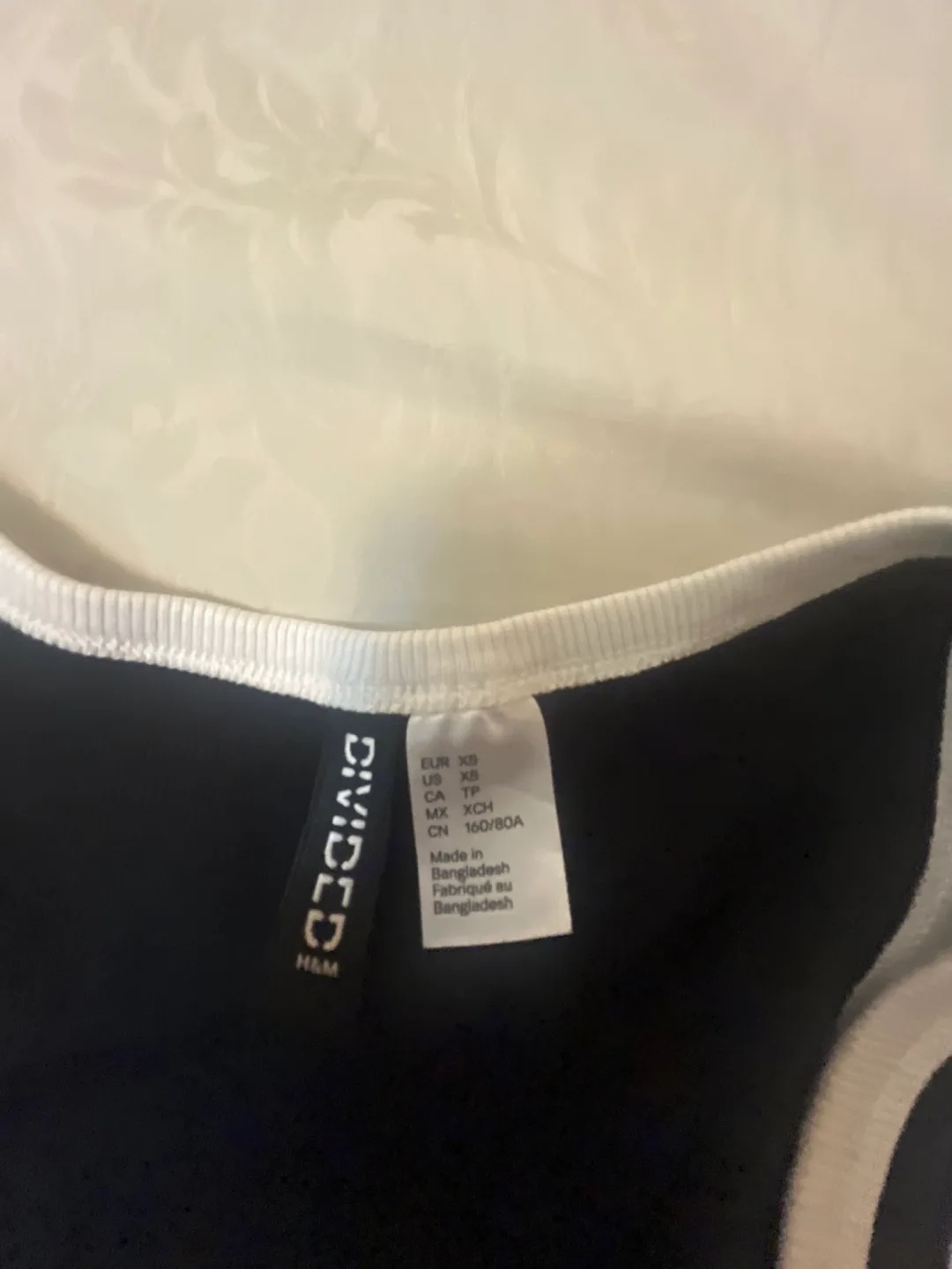 Black and White Ribbed Tank Top - Size XS image indicator(2)