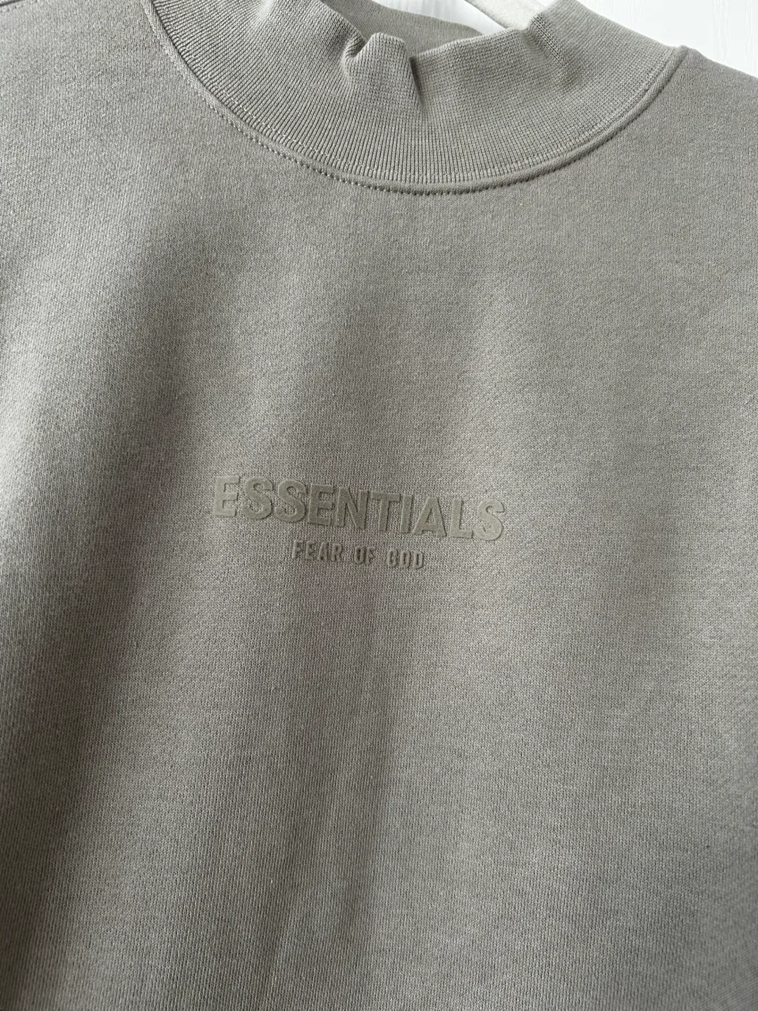 Men's Essentials Sweatshirt image indicator(2)