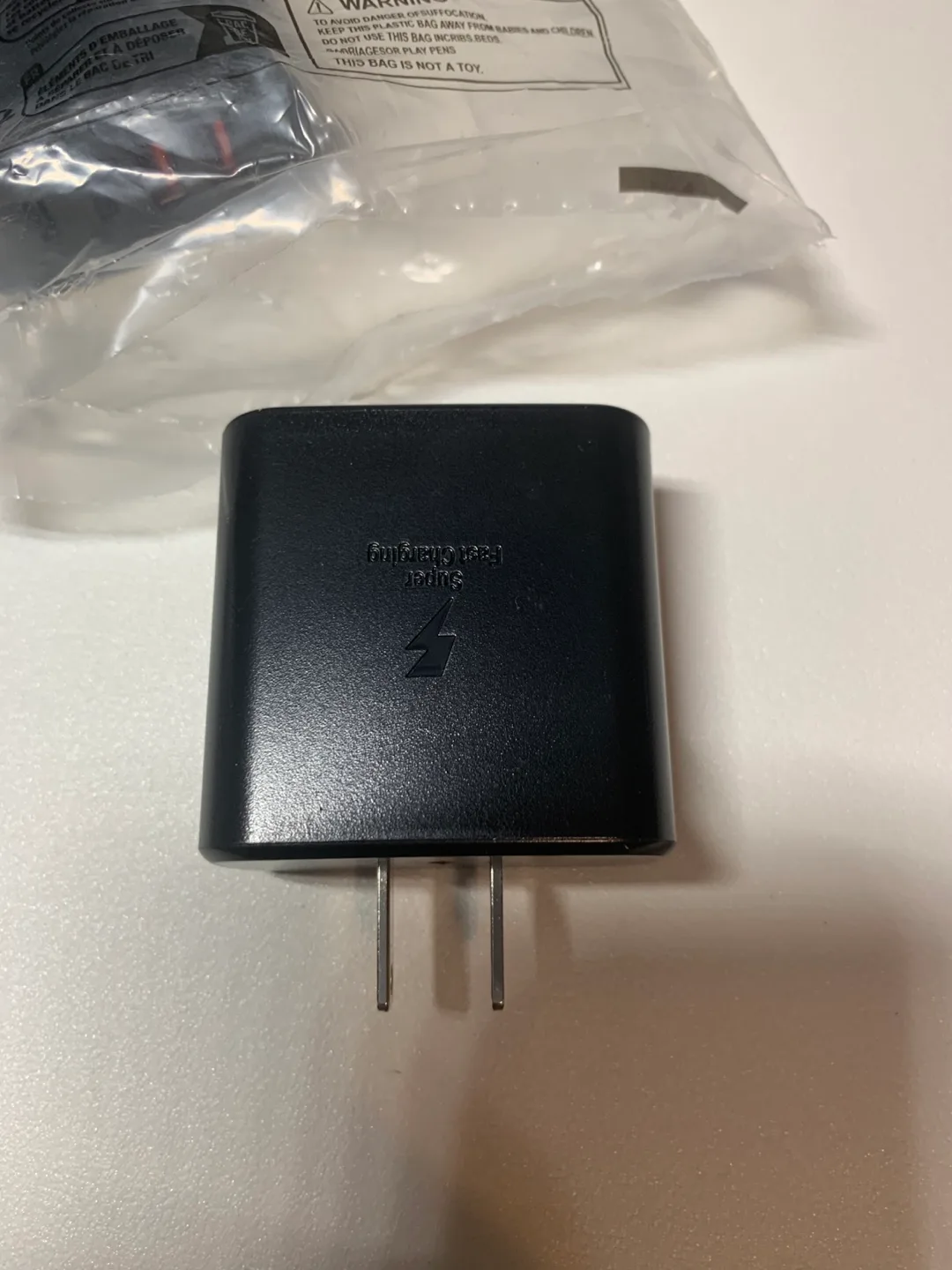 Samsung 65W Triple USB-C Power Adapter image indicator(2)