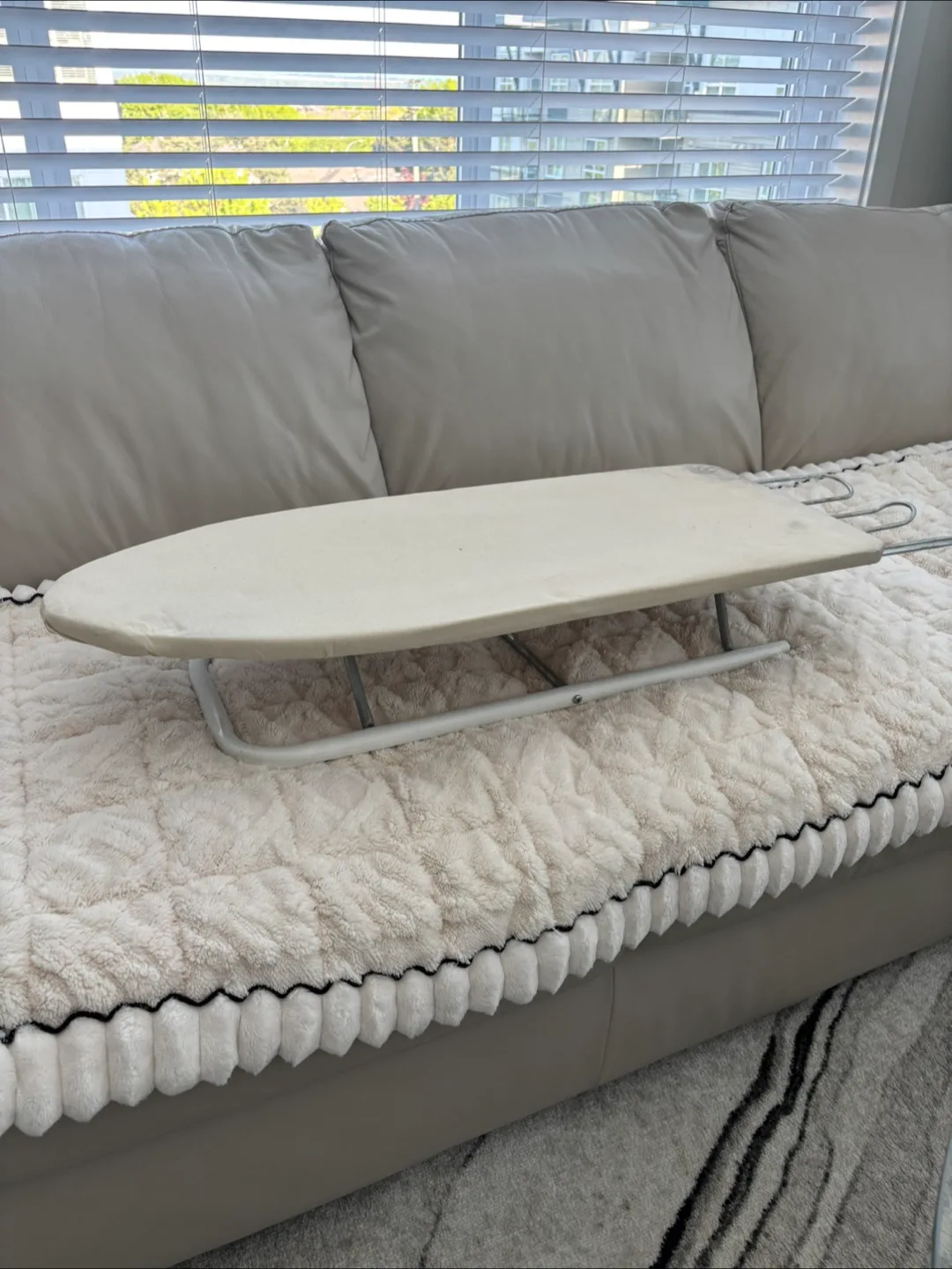 Mini Foldable Ironing Board image indicator(2)