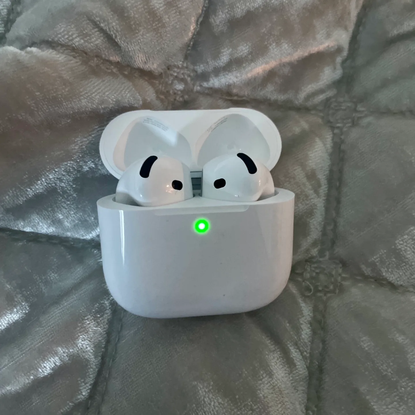 *NEED GONE* Apple AirPods 4 🧡 thumbnail