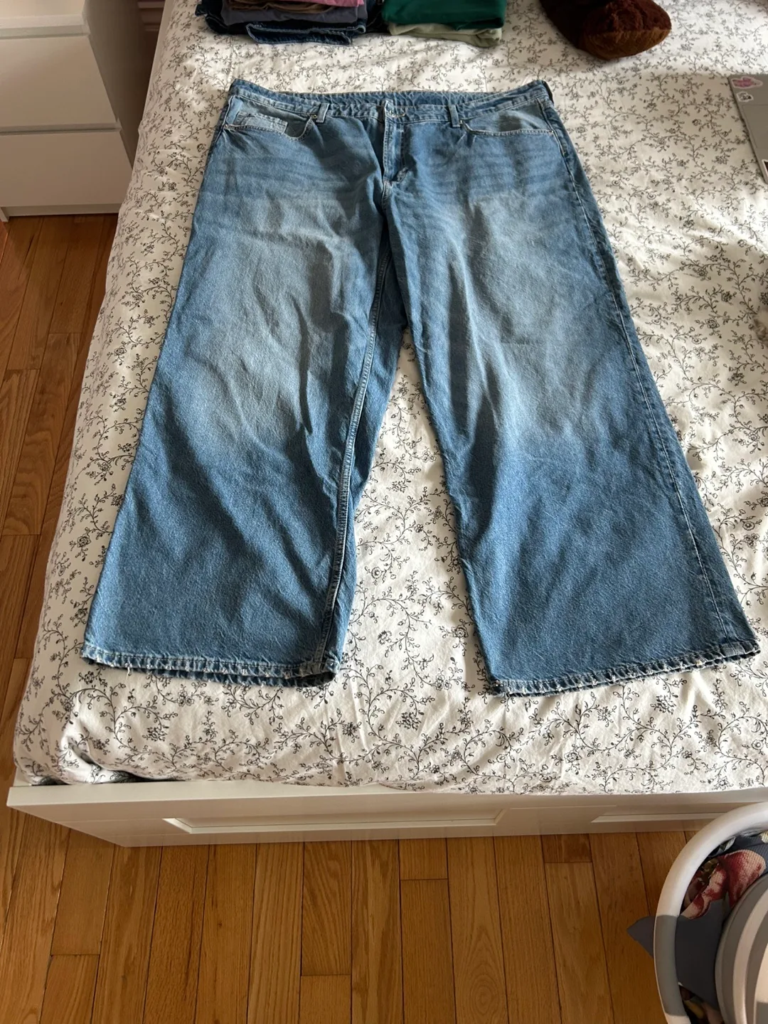 Mid Rise Curvy Wide Leg Jeans thumbnail
