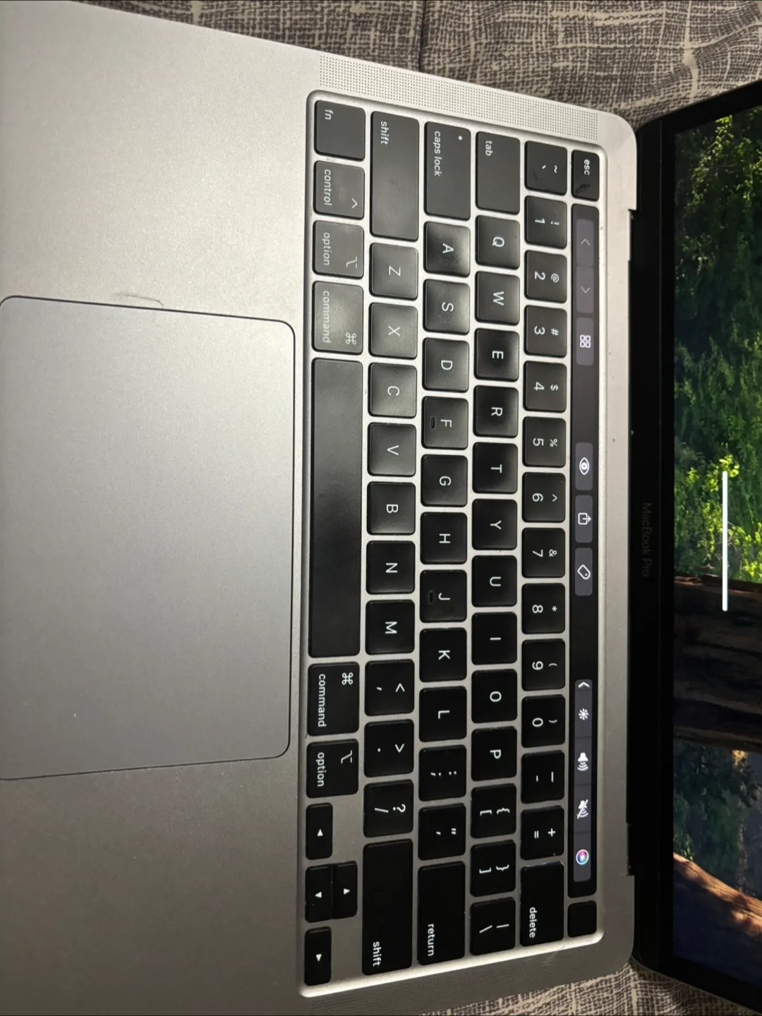 MacBook Pro 13-inch Laptop 2020 image indicator(4)