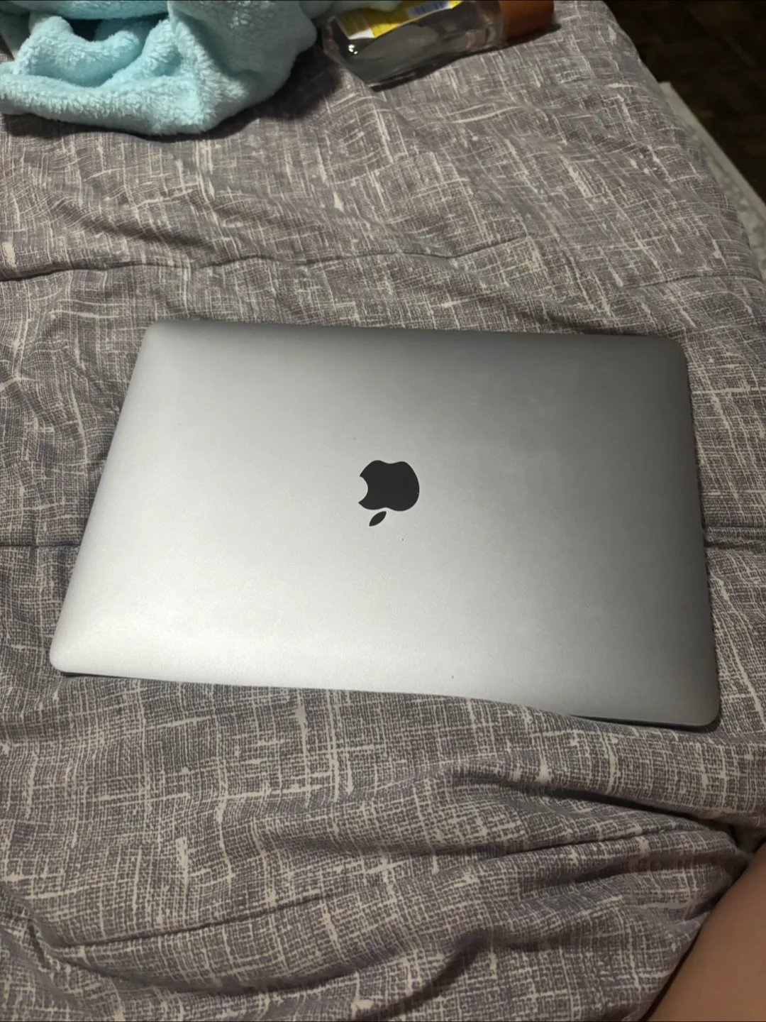 MacBook Pro 13-inch Laptop 2020 image indicator(7)