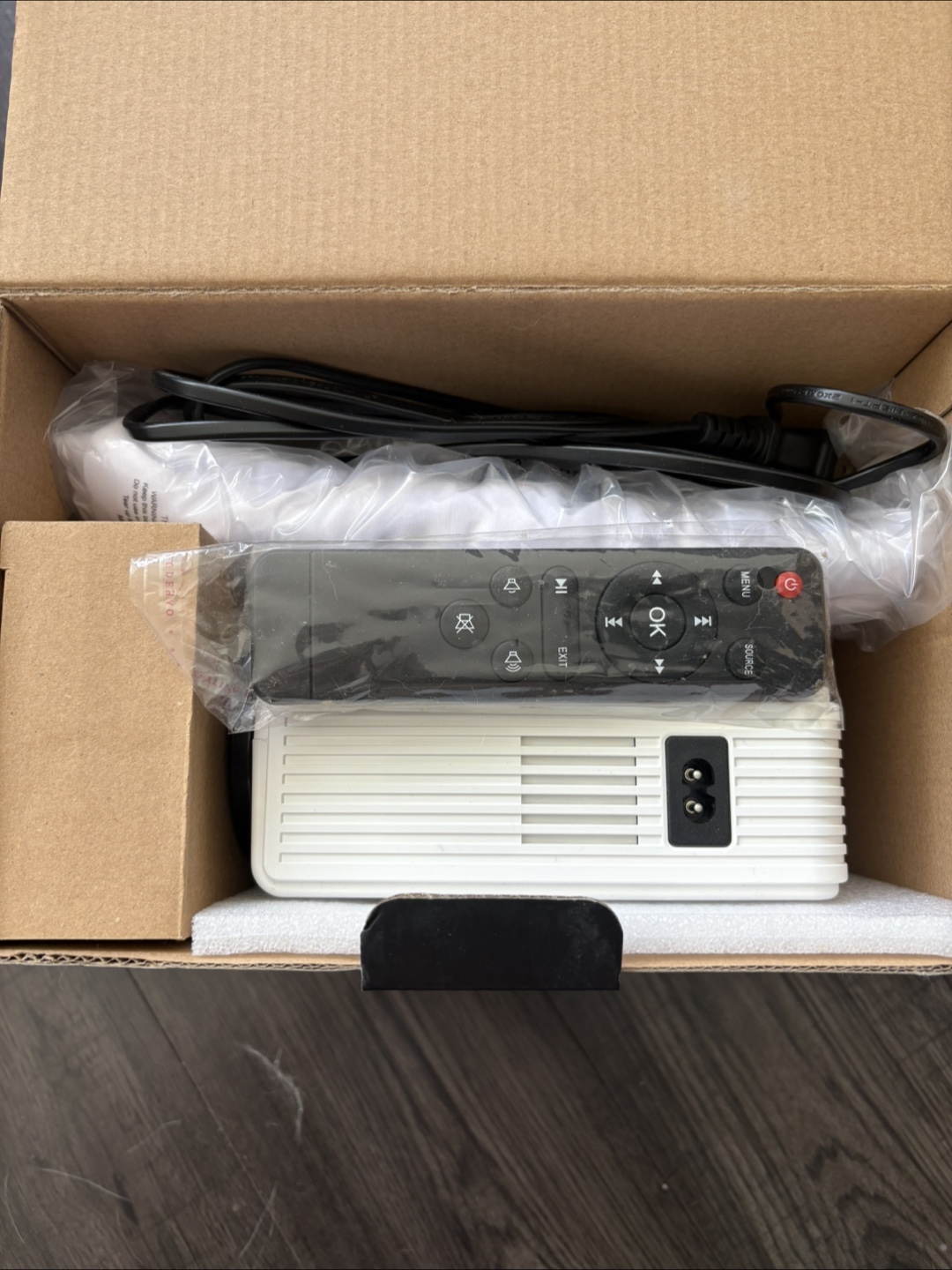 Eokeiy Mini Projector - photo 2