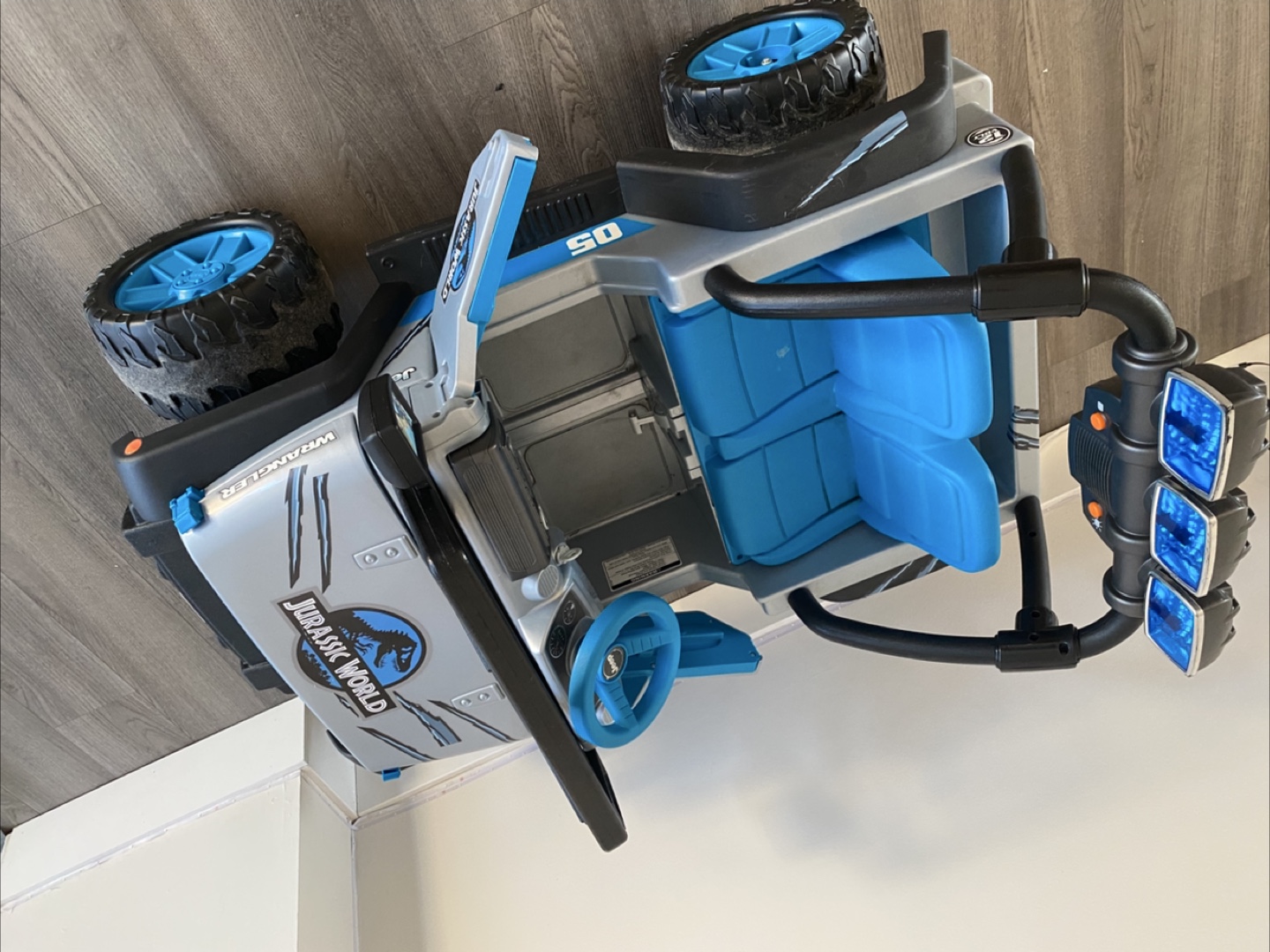 Kids Electric Ride-On Jeep “Jurassic World” - photo 4