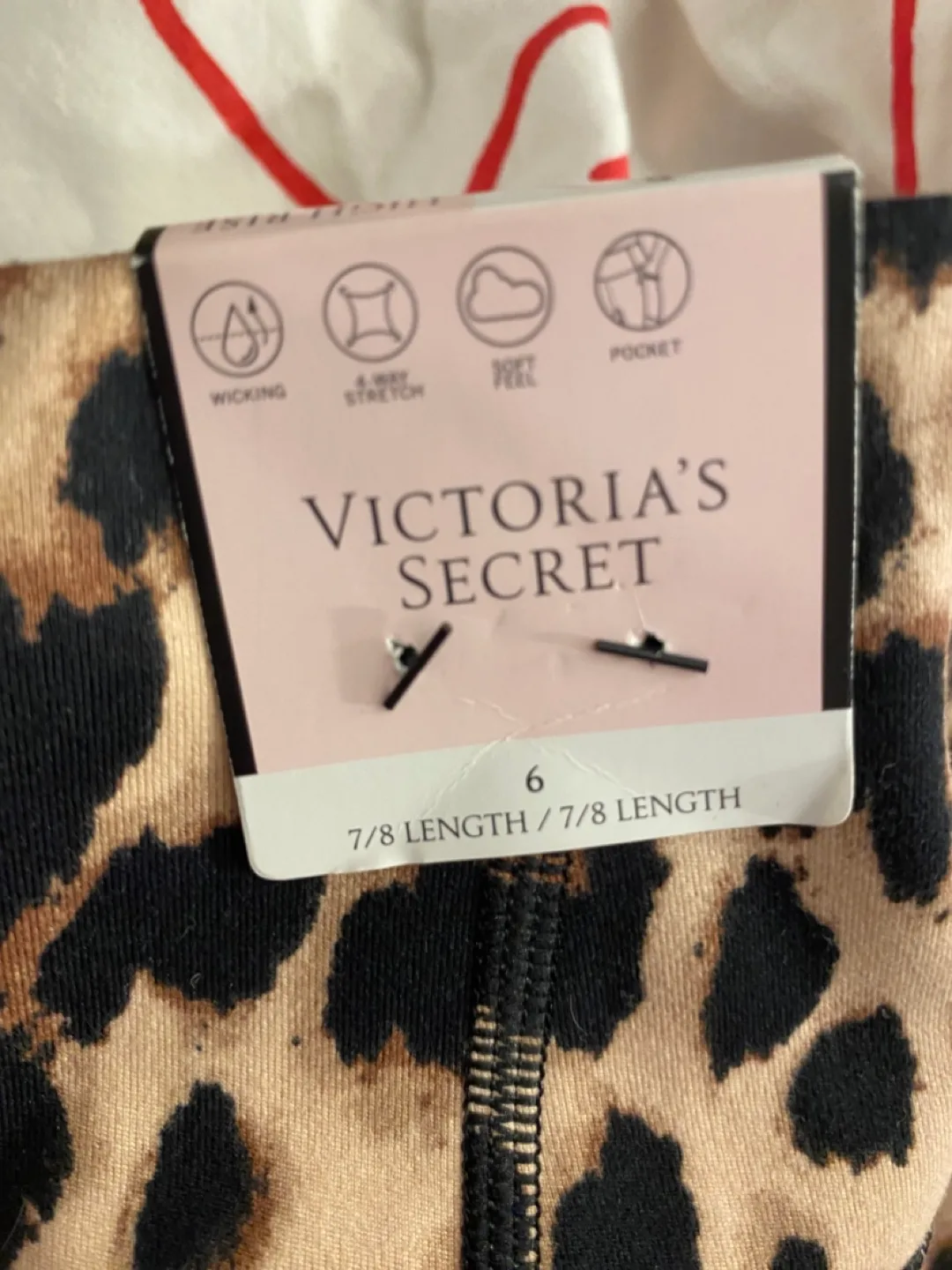 Victoria's Secret 7/8 Length Leopard Print Leggings - Size 6 image indicator(2)